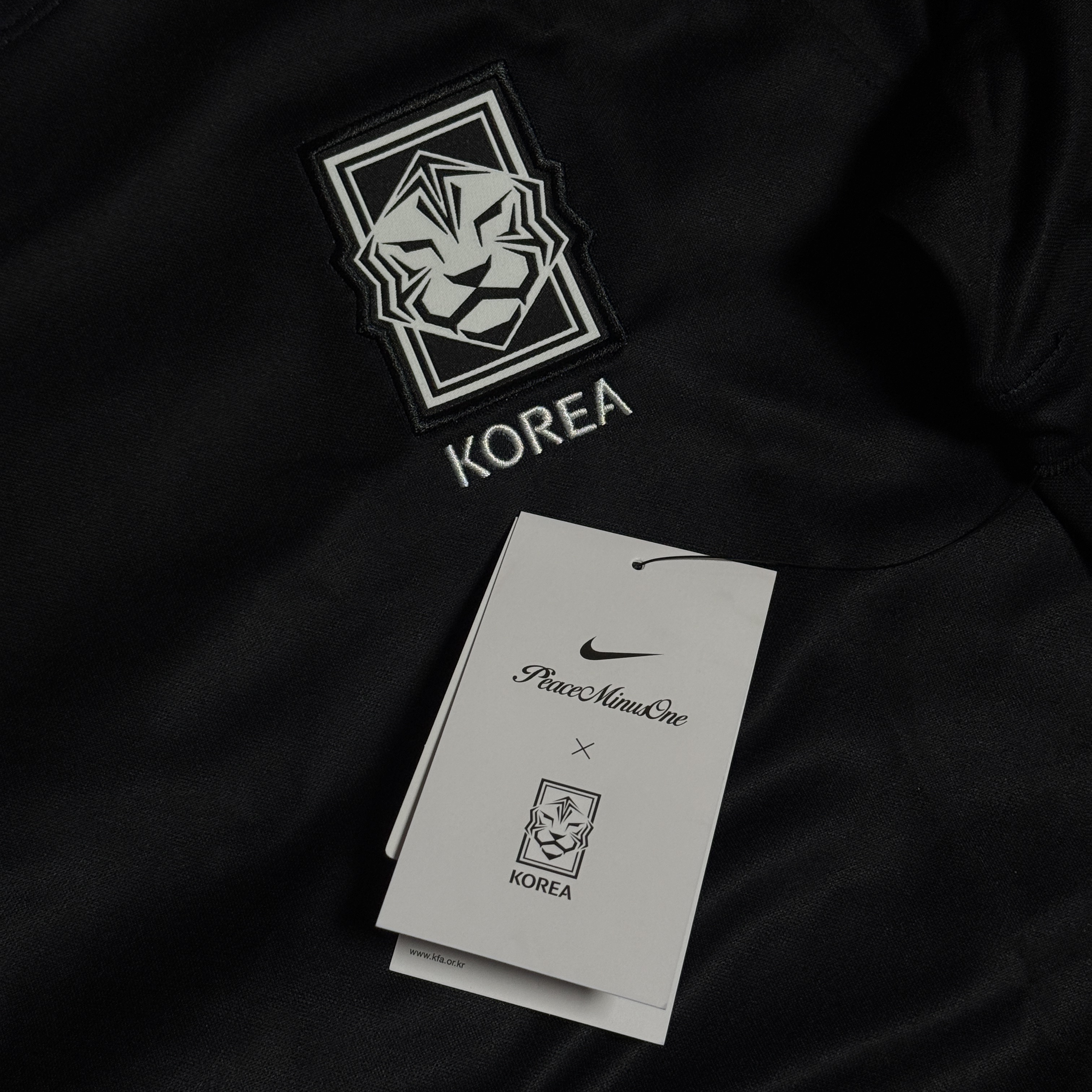 Nike x Peaceminusone Korea Academy Pro Short-Sleeve Football Top Black White (IH1682-010) 착용 스타일 - 2