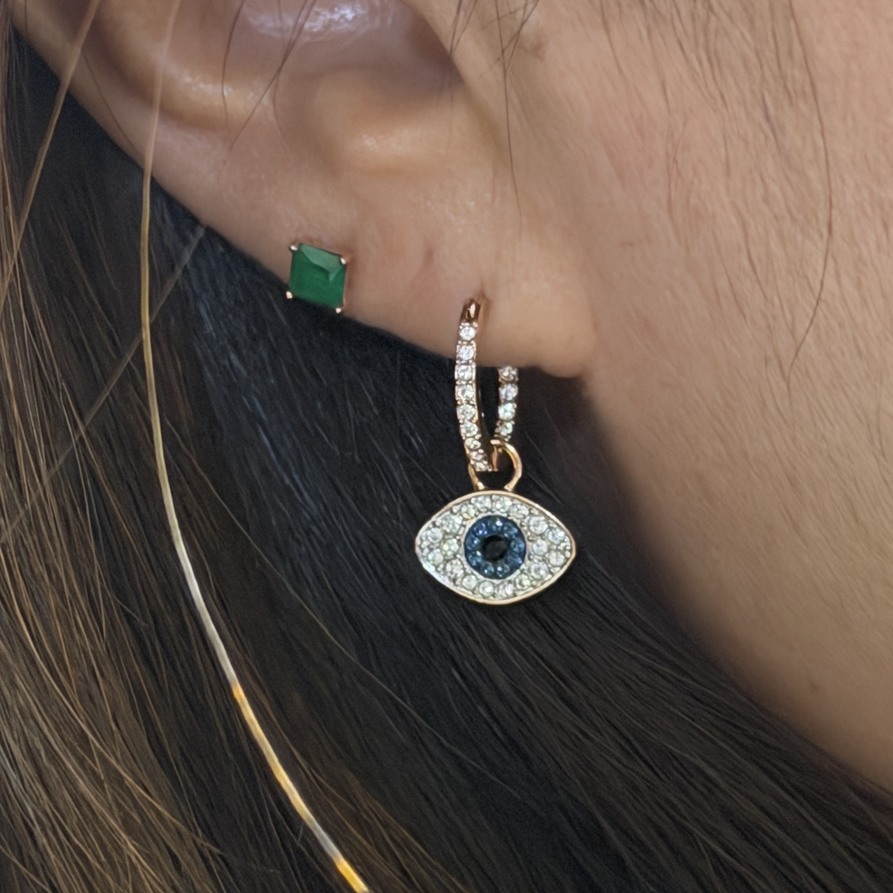 (W) Swarovski Symbolic Hoop Earrings Blue Rose Gold Plated 착용 스타일