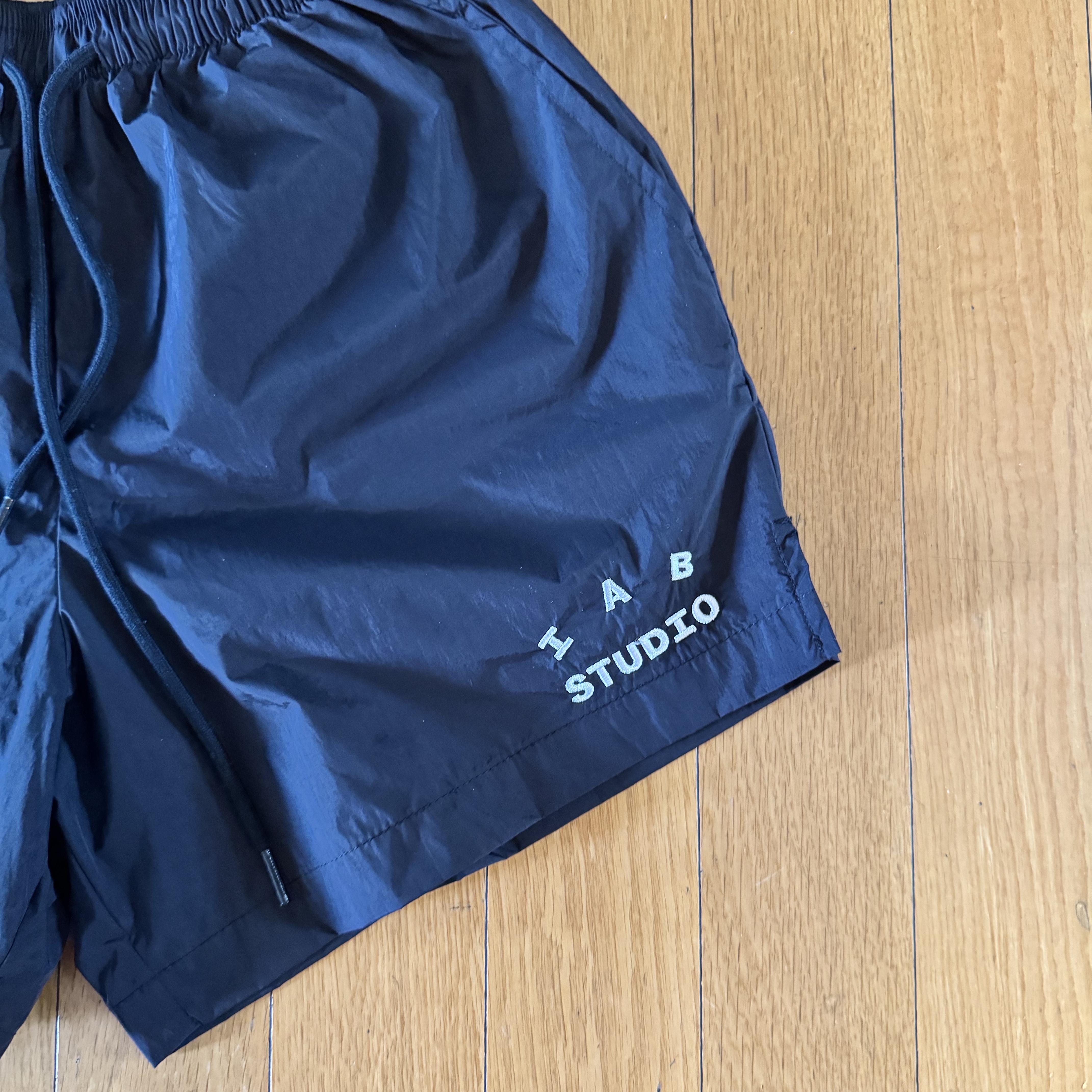 IAB Studio Woven Shorts Black - 23FW 착용 스타일 - 3