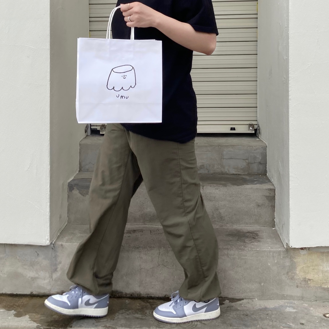 Jordan 1 Low Stealth and White 착용 스타일