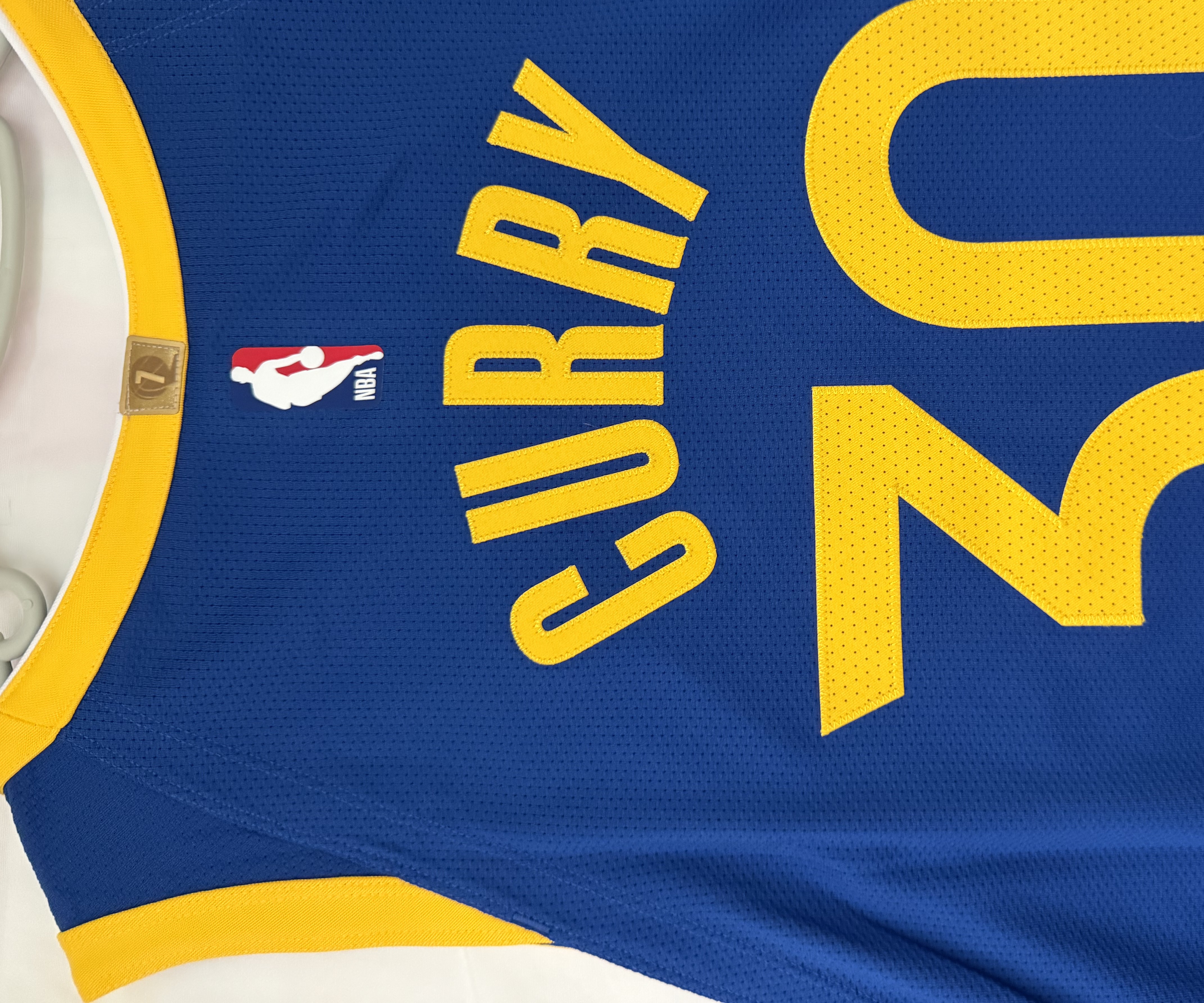 Nike Stephen Curry Golden State Warriors Icon Edition Dri-Fit NBA Swingman Jersey Rush Blue (DN2005-401) (Marking Ver.) 착용 스타일 - 5