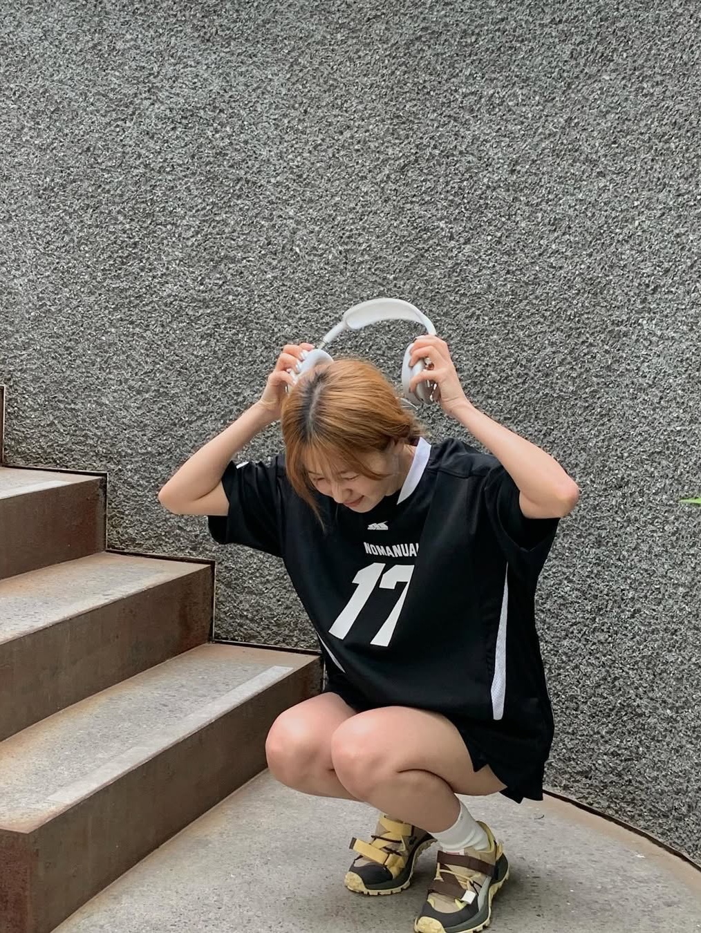 Apple AirPods Max Lightning Silver (Korean Ver.), NOMANUAL 17 Mesh Block Football Jersey Black 착용 스타일