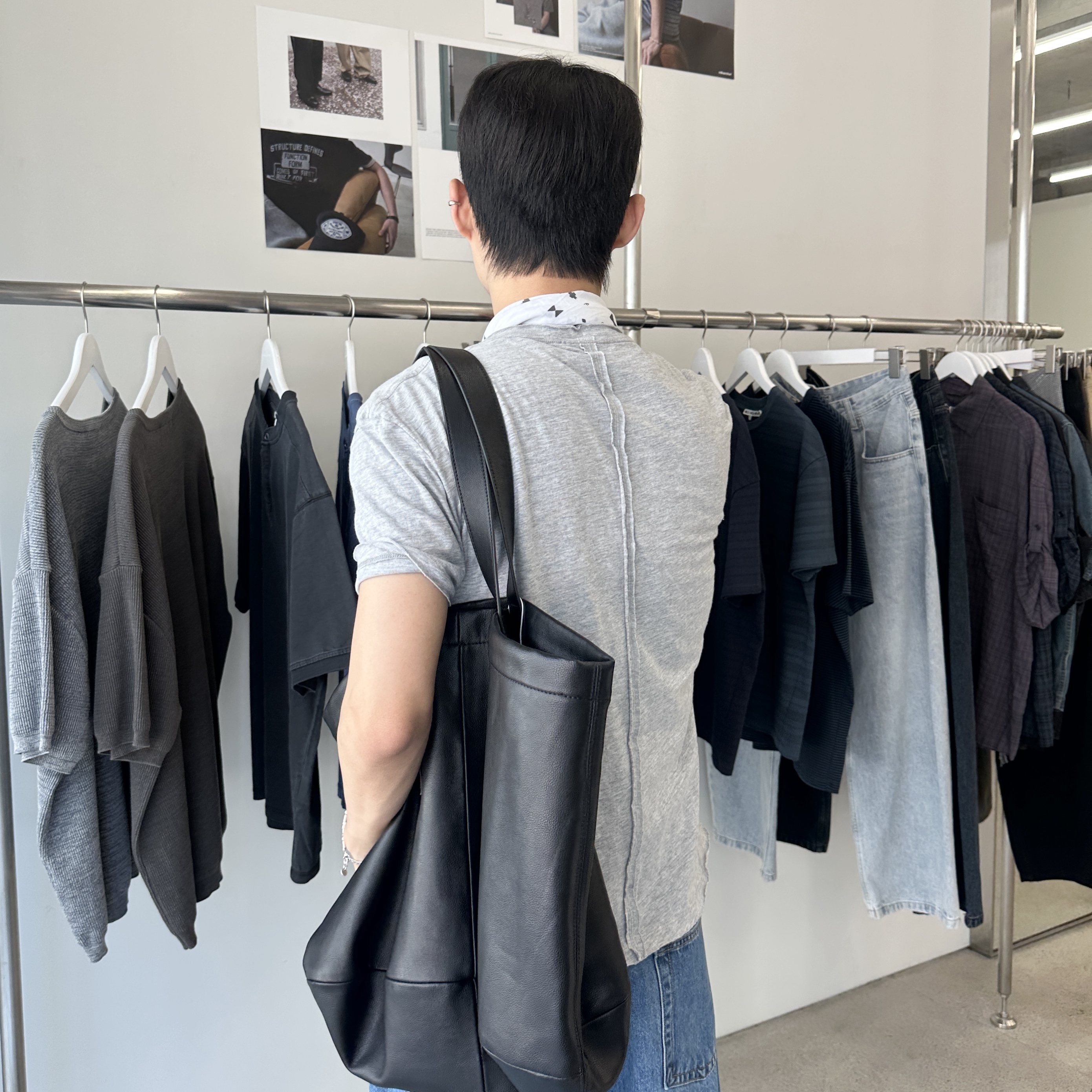 Millo Archive Layered Raw Cut T-Shirt Melange Gray, Millo Archive Multi Shape Bandana Melange Gray 착용 스타일 - 4