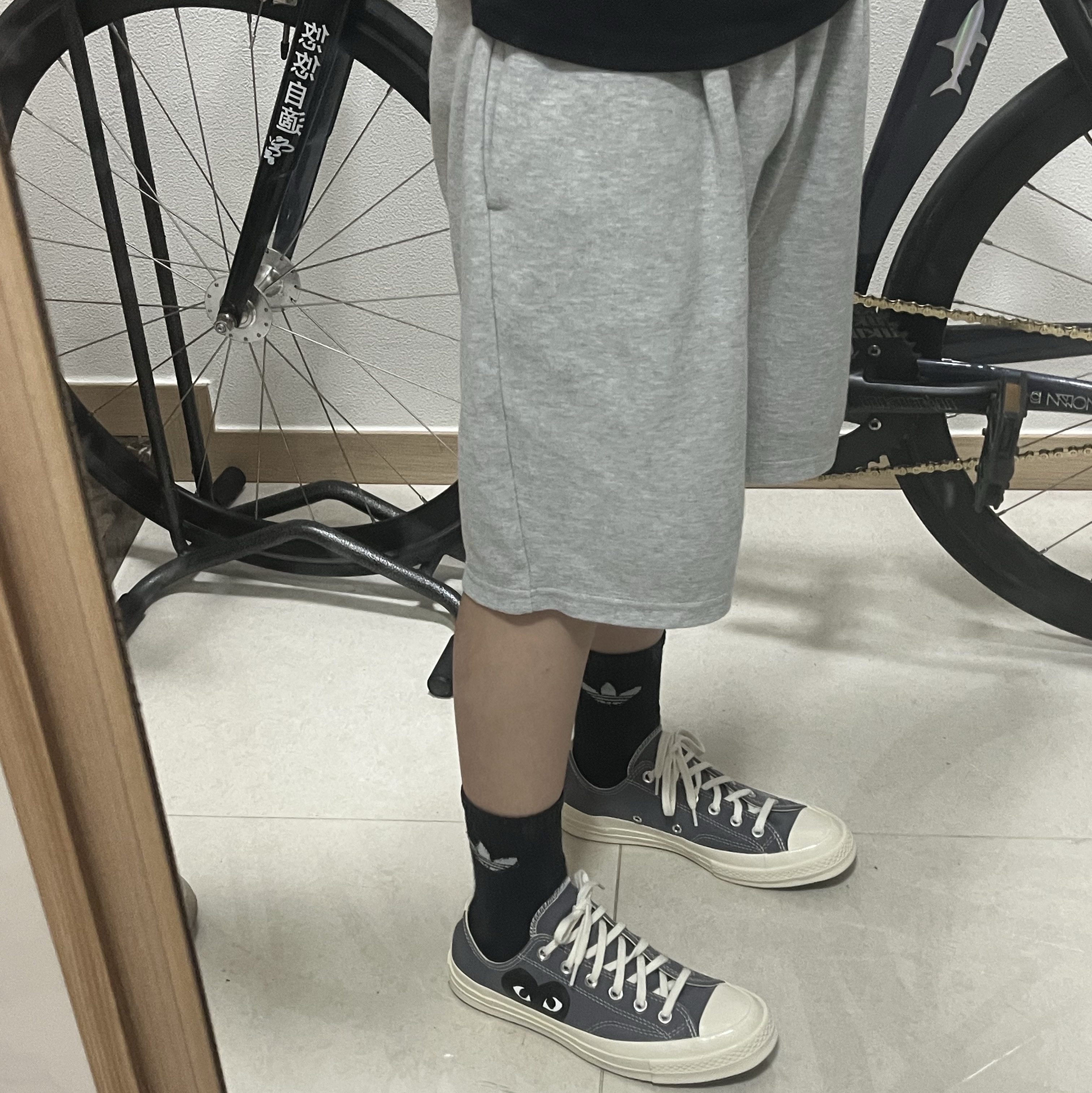 Converse x Play Comme des Garcons Chuck 70 Ox Steel Gray 착용 스타일