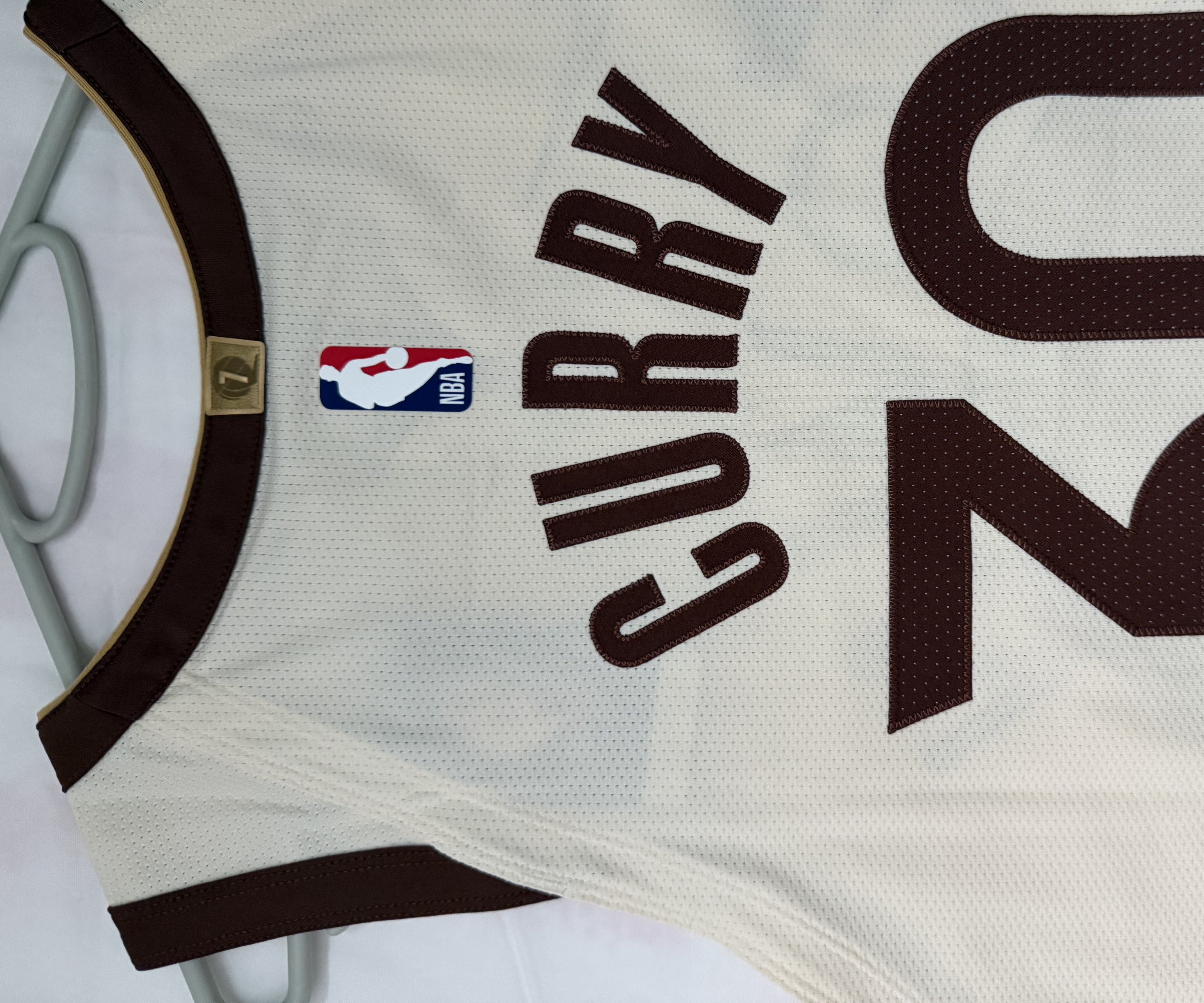 Nike Stephen Curry Golden State Warriors City Edition NBA Swingman Jersey Natural (HM5981-123) (Marking Ver.) 착용 스타일 - 5