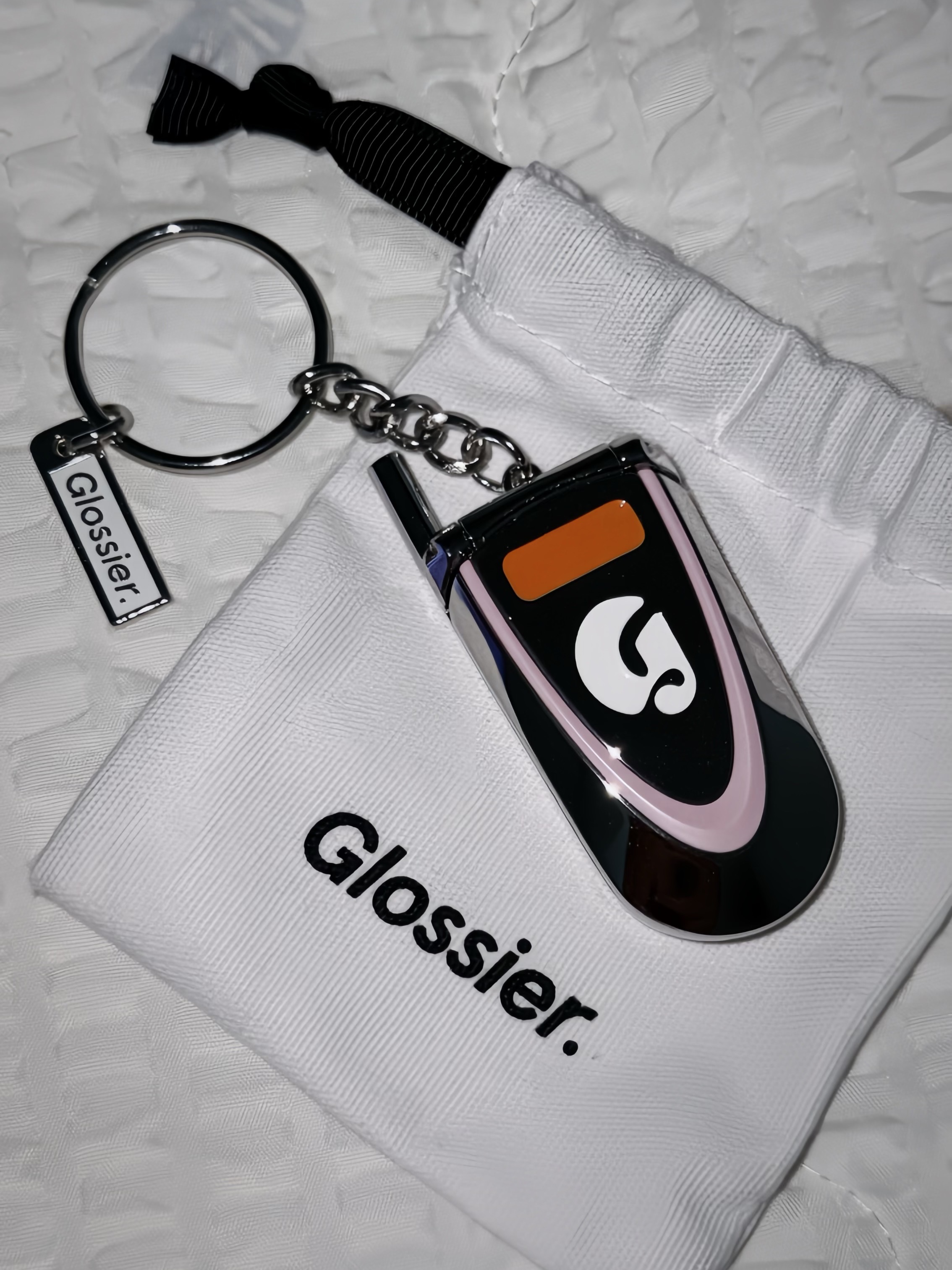 Glossier Cell Phone Keychain - LA Exclusive 착용 스타일 - 1