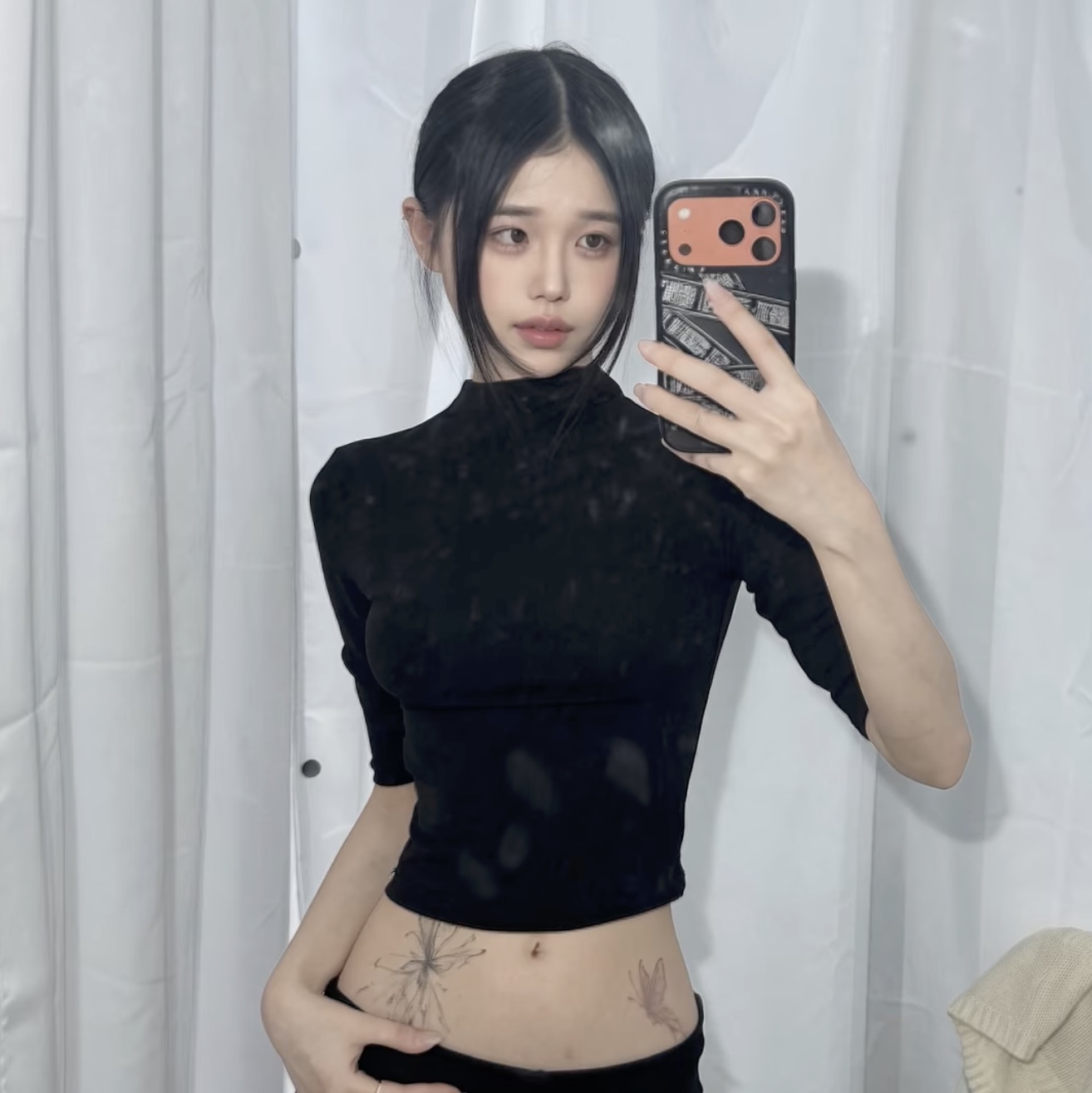 Bonnae essential mock neck top Black, Bonnae essential mock neck top Skin 착용 스타일