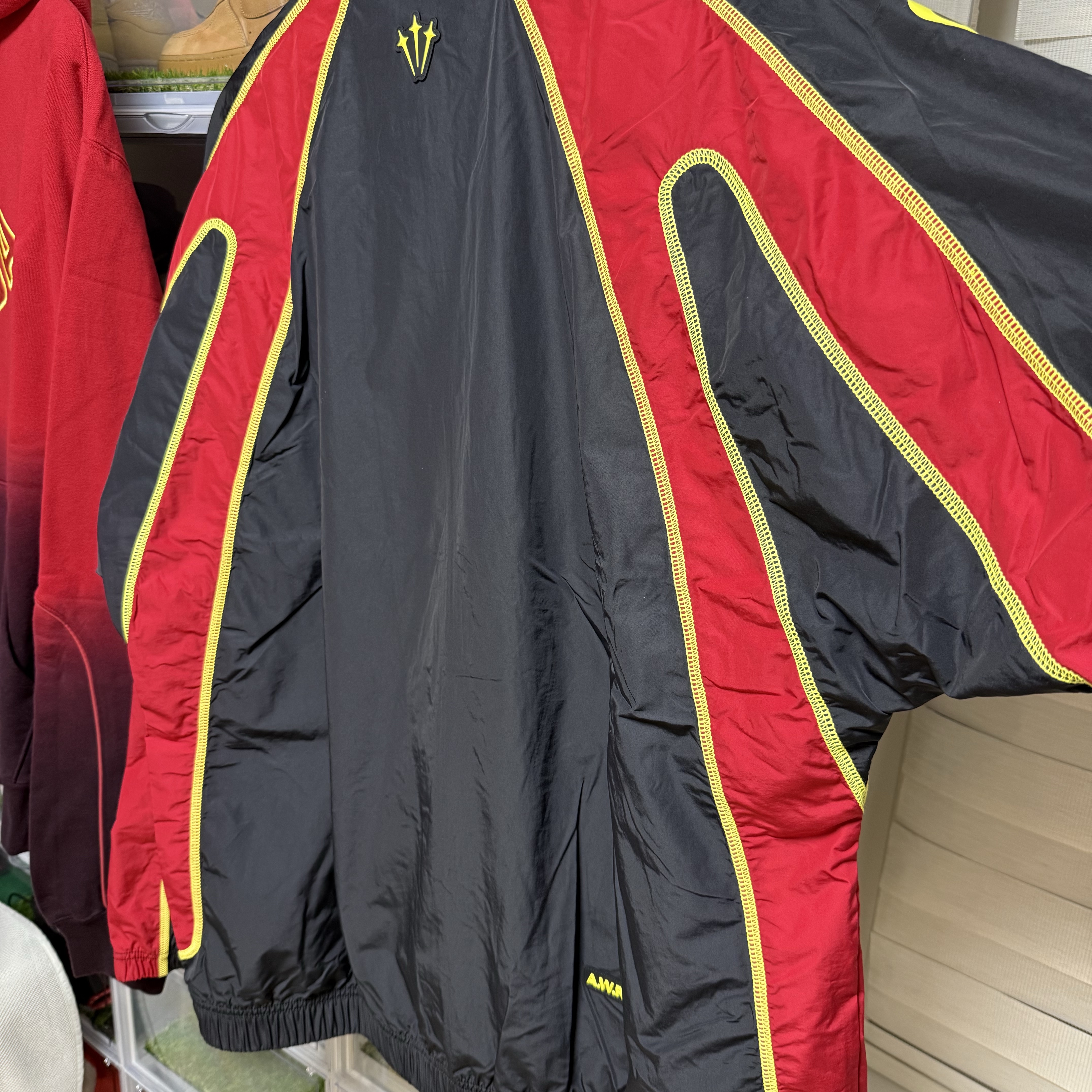 Nike x Drake Nocta Canada Woven Track Jacket Black (IM3235-010), Nike x Drake Nocta Canada CS Hoodie Gym Red (IM3232-687) 착용 스타일 - 6