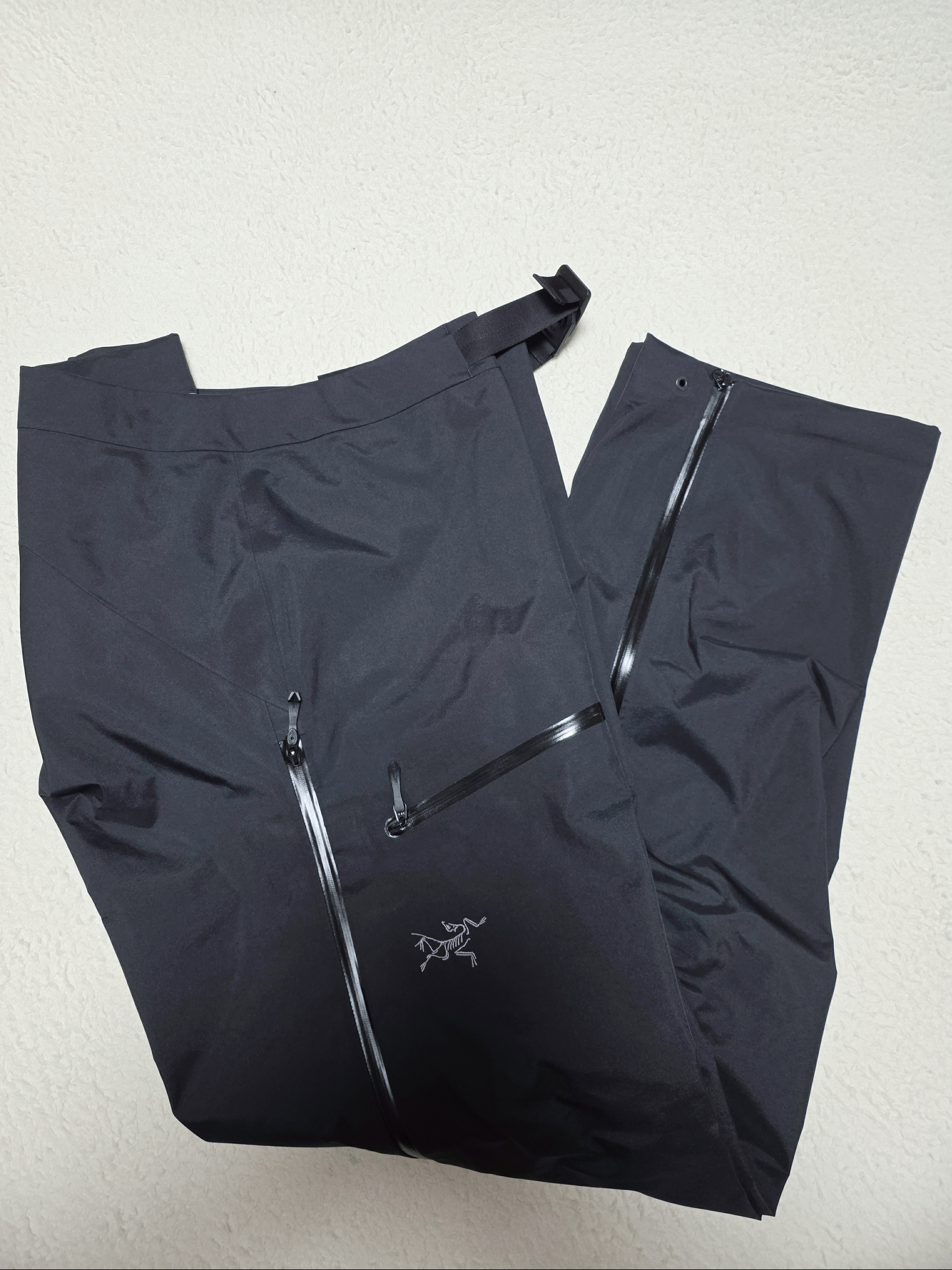 Arc'teryx Beta Pants Black, Arc'teryx Beta Pants Black 착용 스타일 - 1