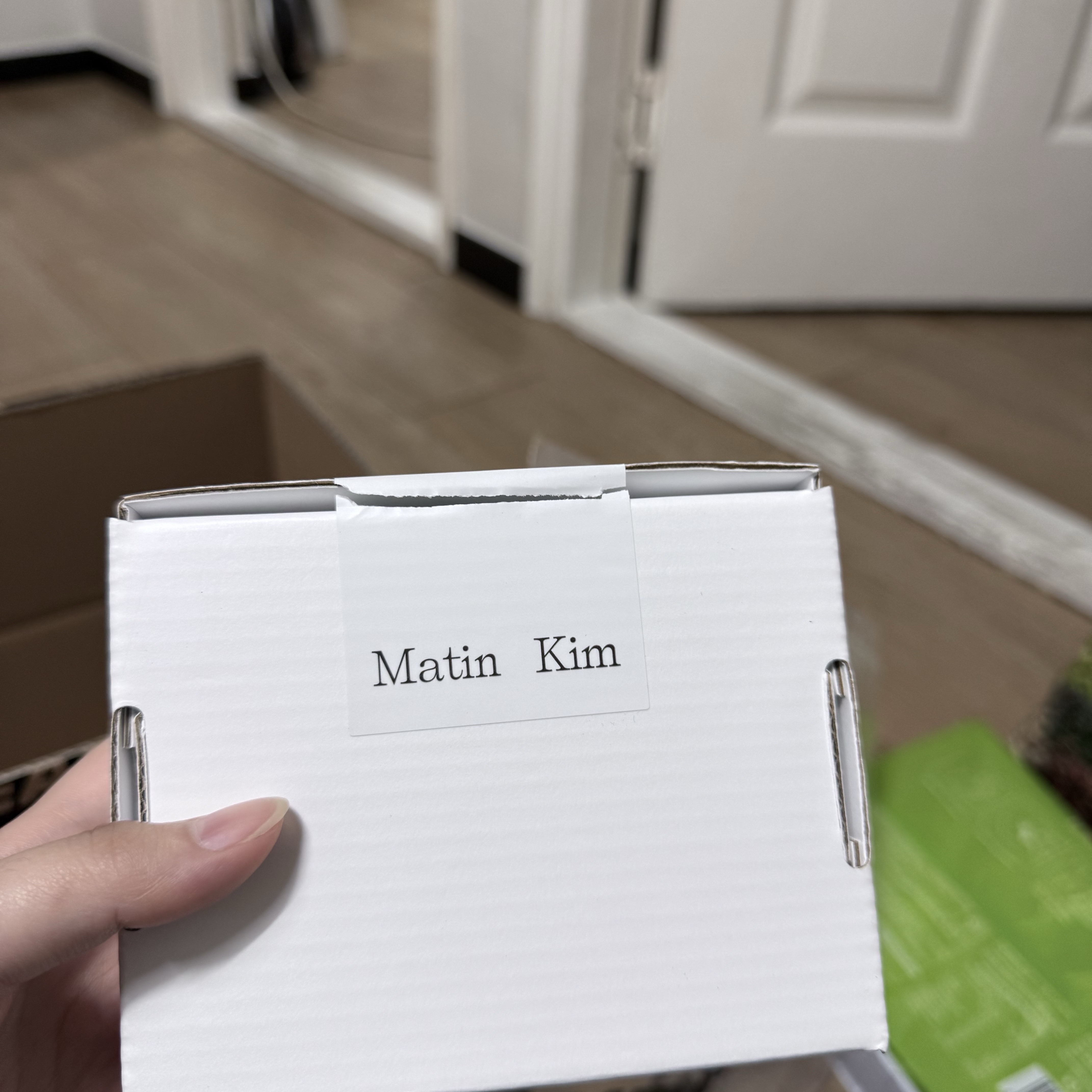Matin Kim Vintage Card Wallet Black 착용 스타일 - 2