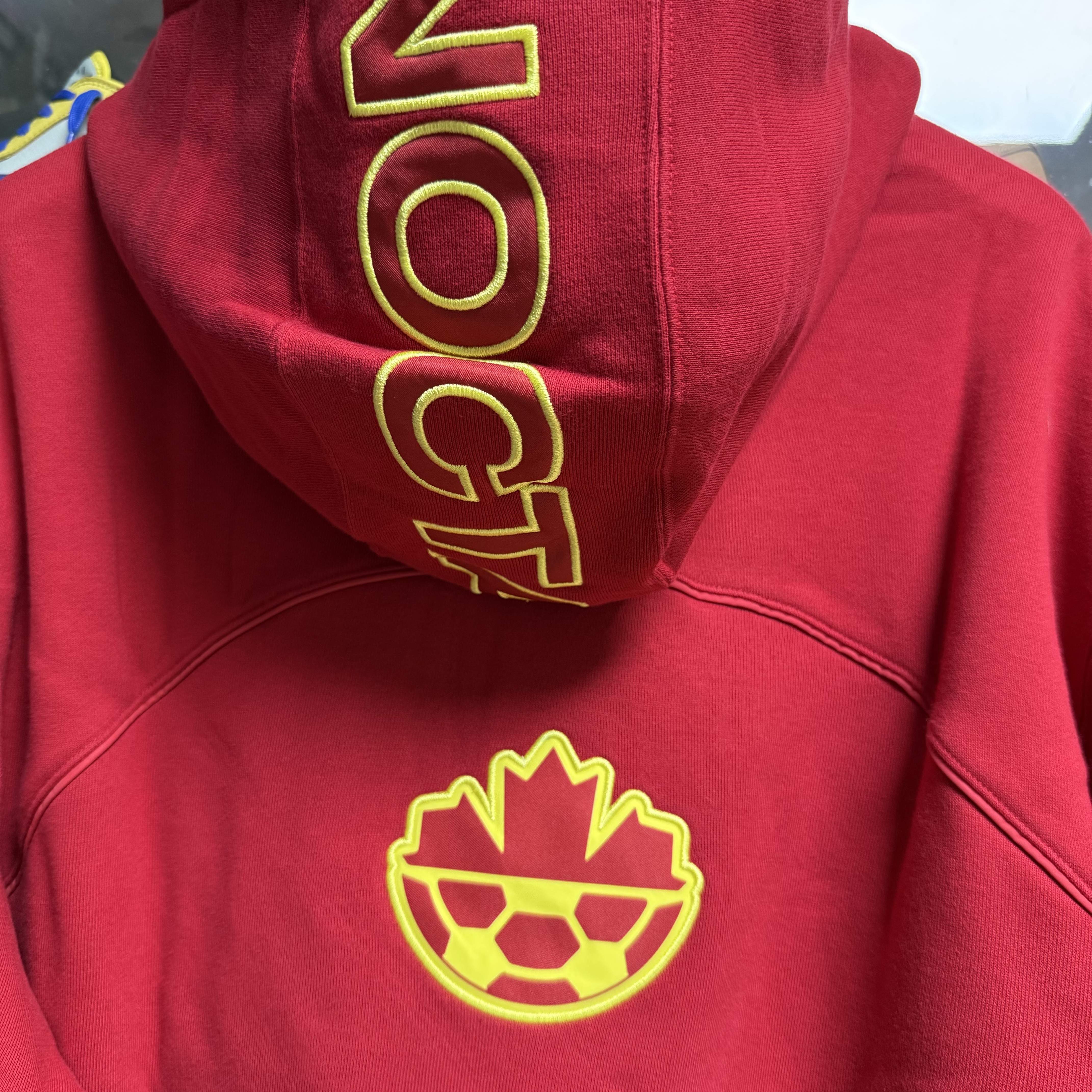Nike x Drake Nocta Canada Woven Track Jacket Black (IM3235-010), Nike x Drake Nocta Canada CS Hoodie Gym Red (IM3232-687) 착용 스타일 - 9