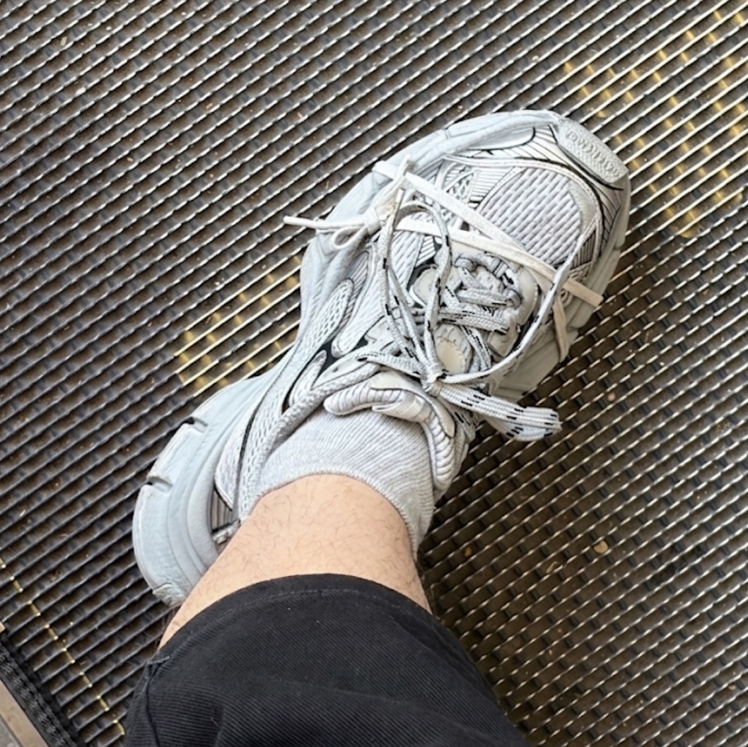 Balenciaga 3XL Sneakers Grey Black 착용 스타일