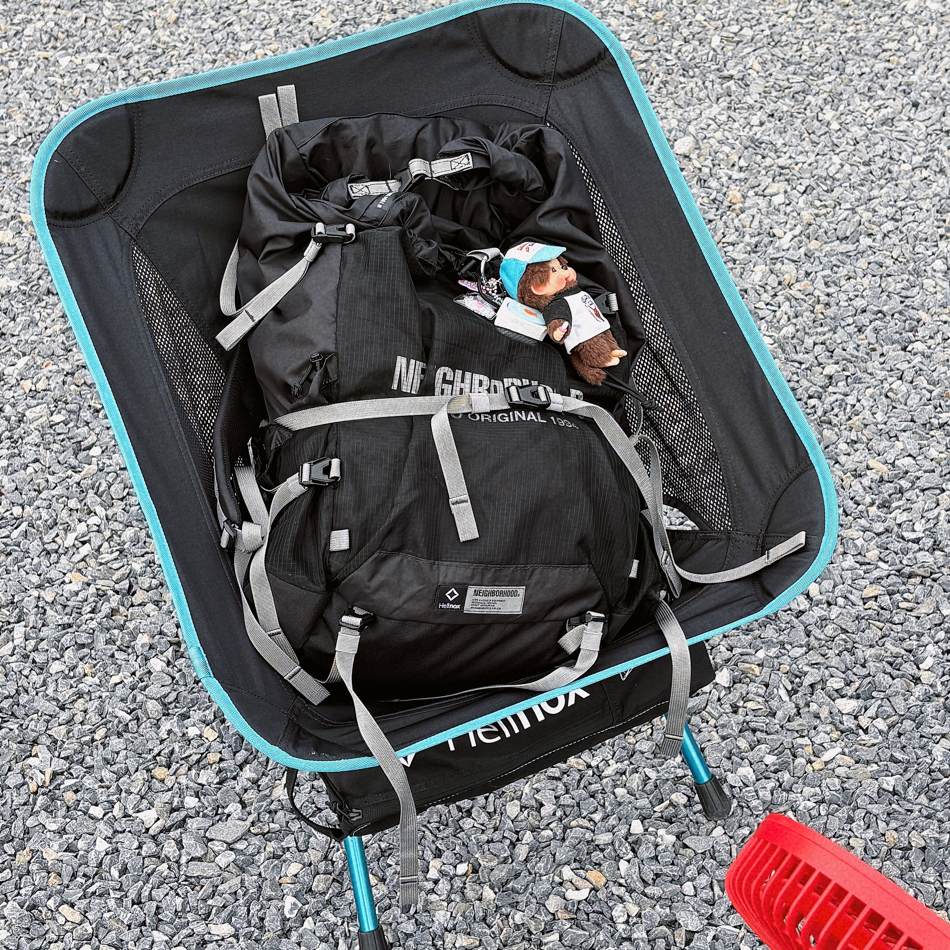 Neighborhood x Helinox Lite Roll Top Back Pack Black 착용 스타일