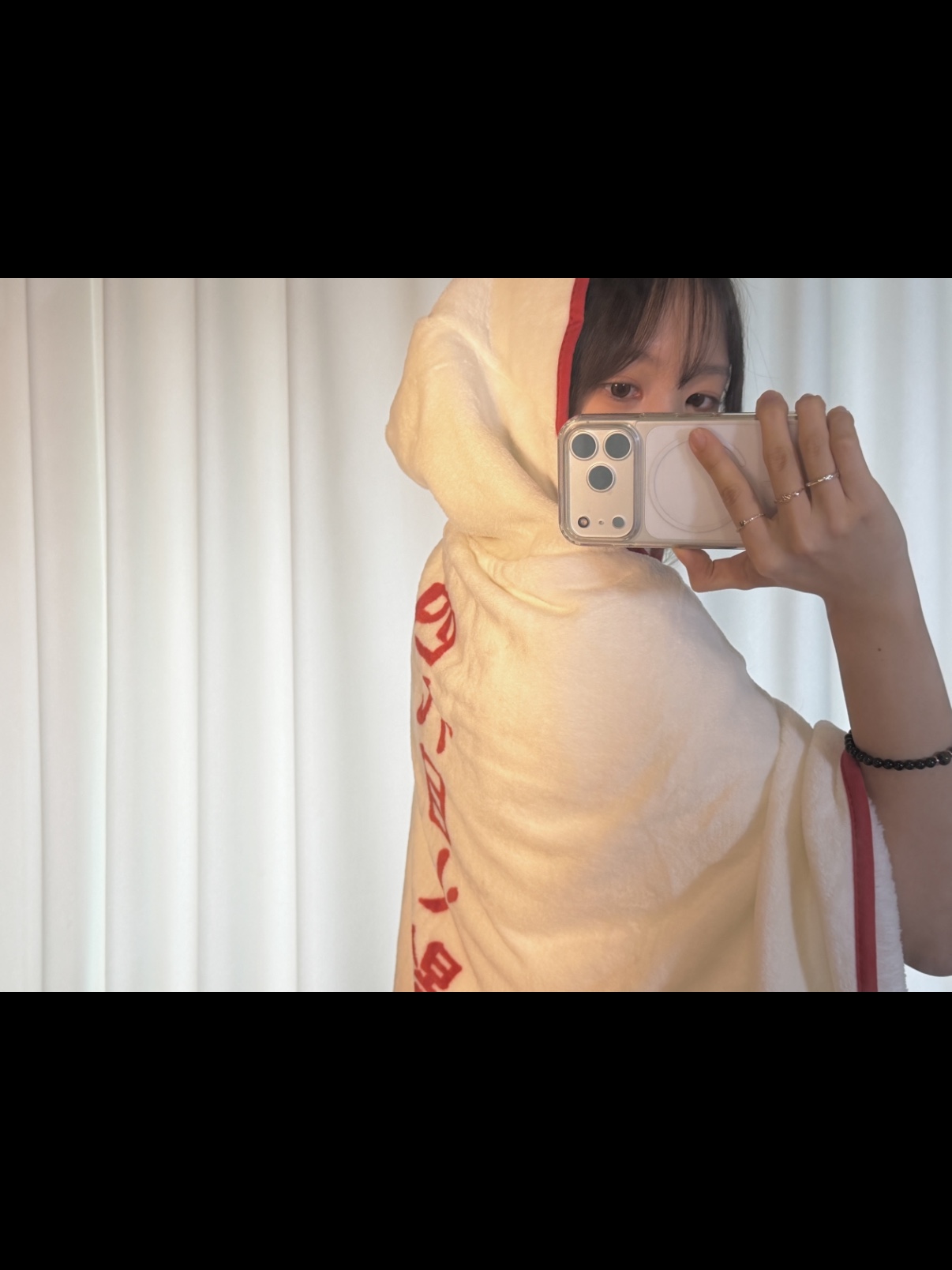 Spao x Naruto Hooded Blanket White 착용 스타일 - 3