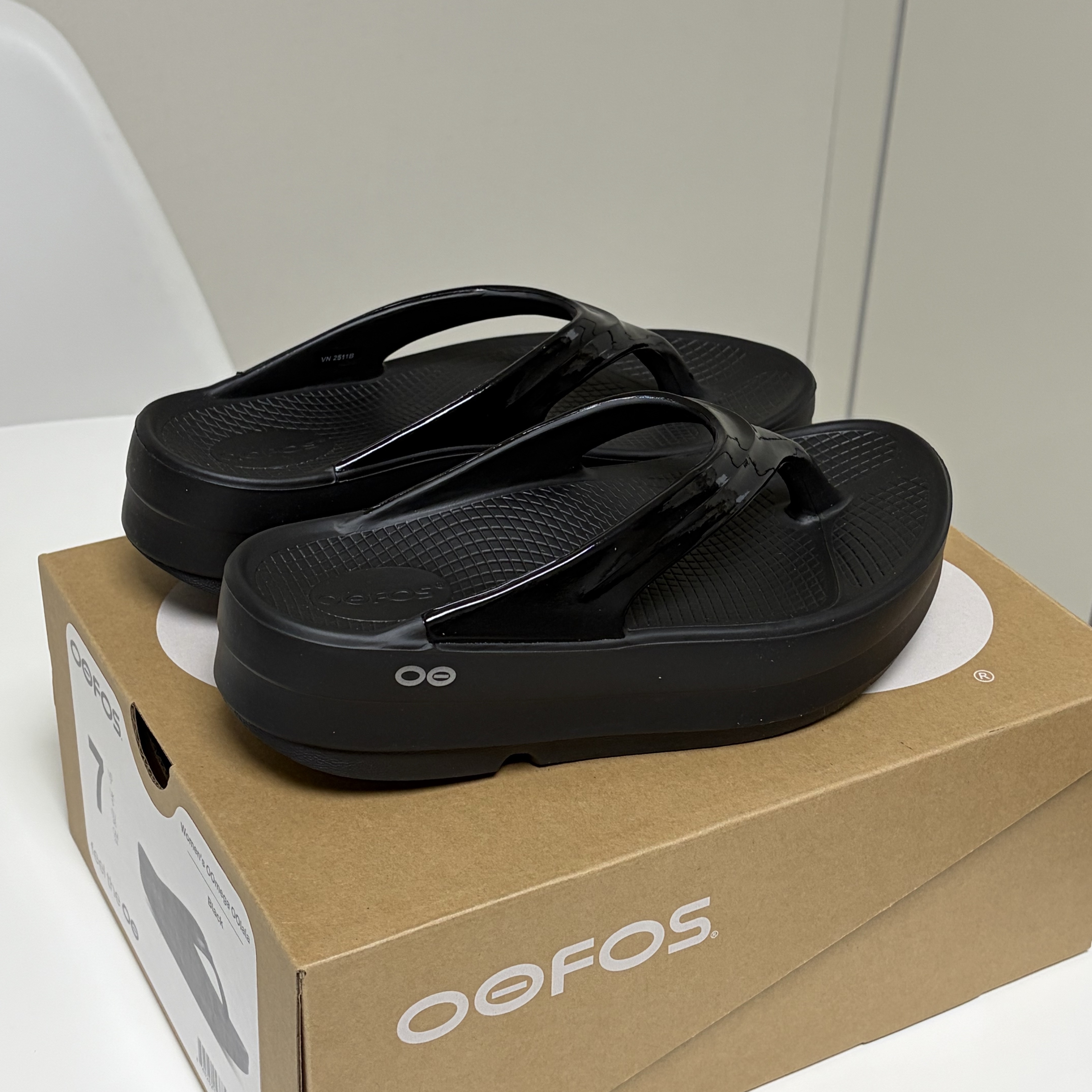 (W) Oofos OOlala OOmega Black 착용 스타일