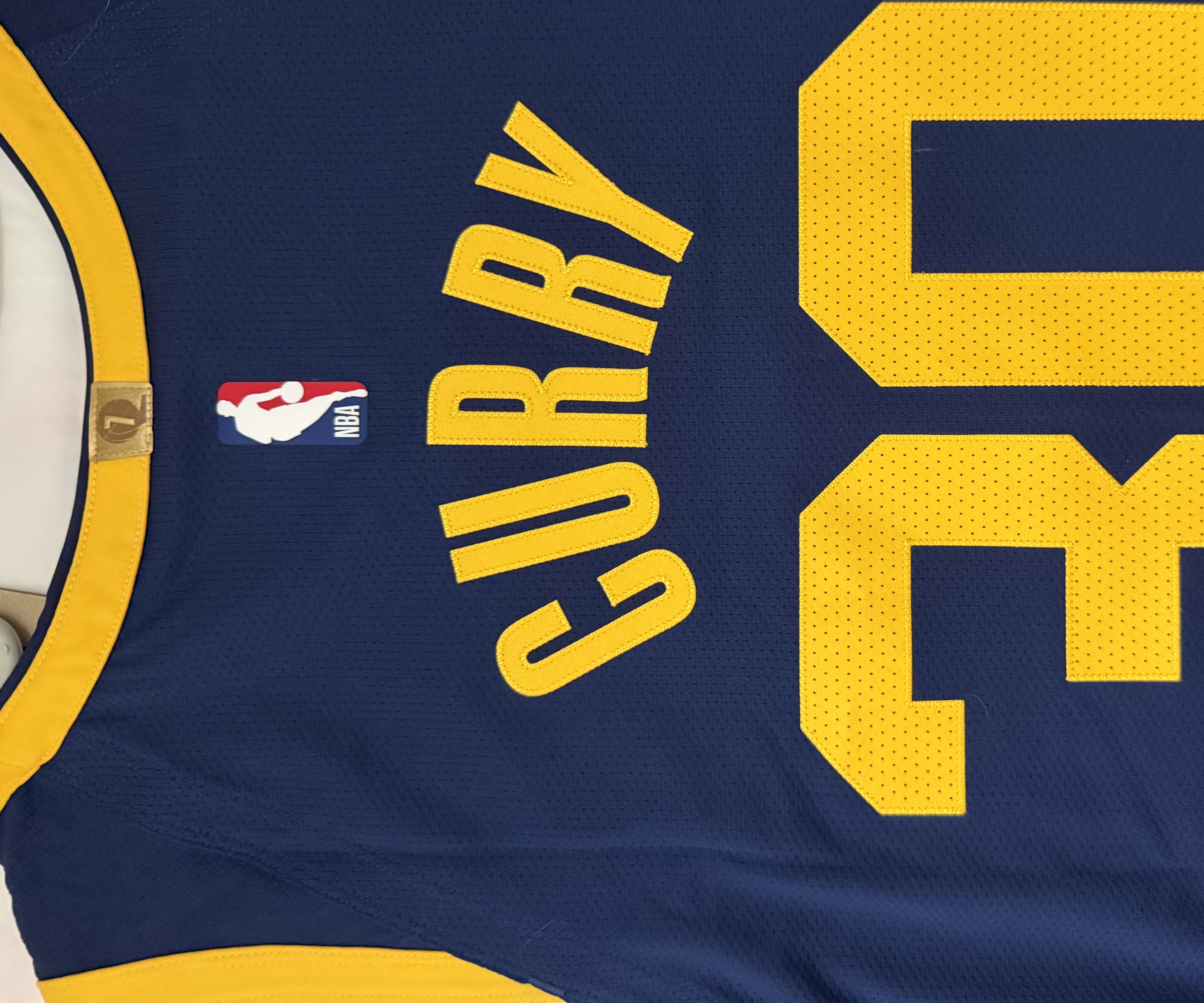 Jordan Stephen Curry Golden State Warriors Statement Edition Dri-Fit NBA Swingman Jersey Loyal Blue 착용 스타일 - 5
