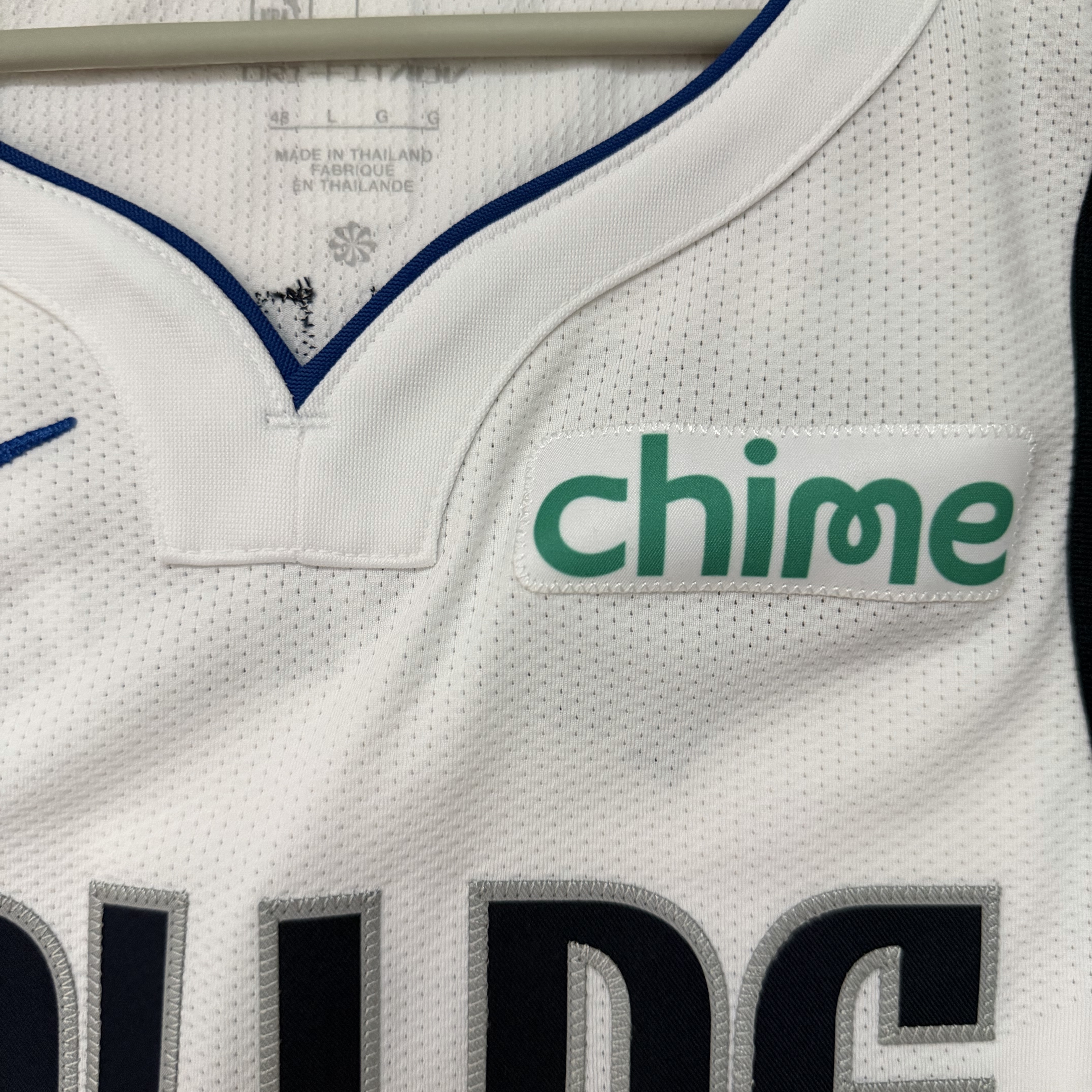 Nike Kyrie Irving Dallas Mavericks Icon Edition 2022/23 Dri-Fit NBA Swingman Jersey Game Royal 착용 스타일 - 3