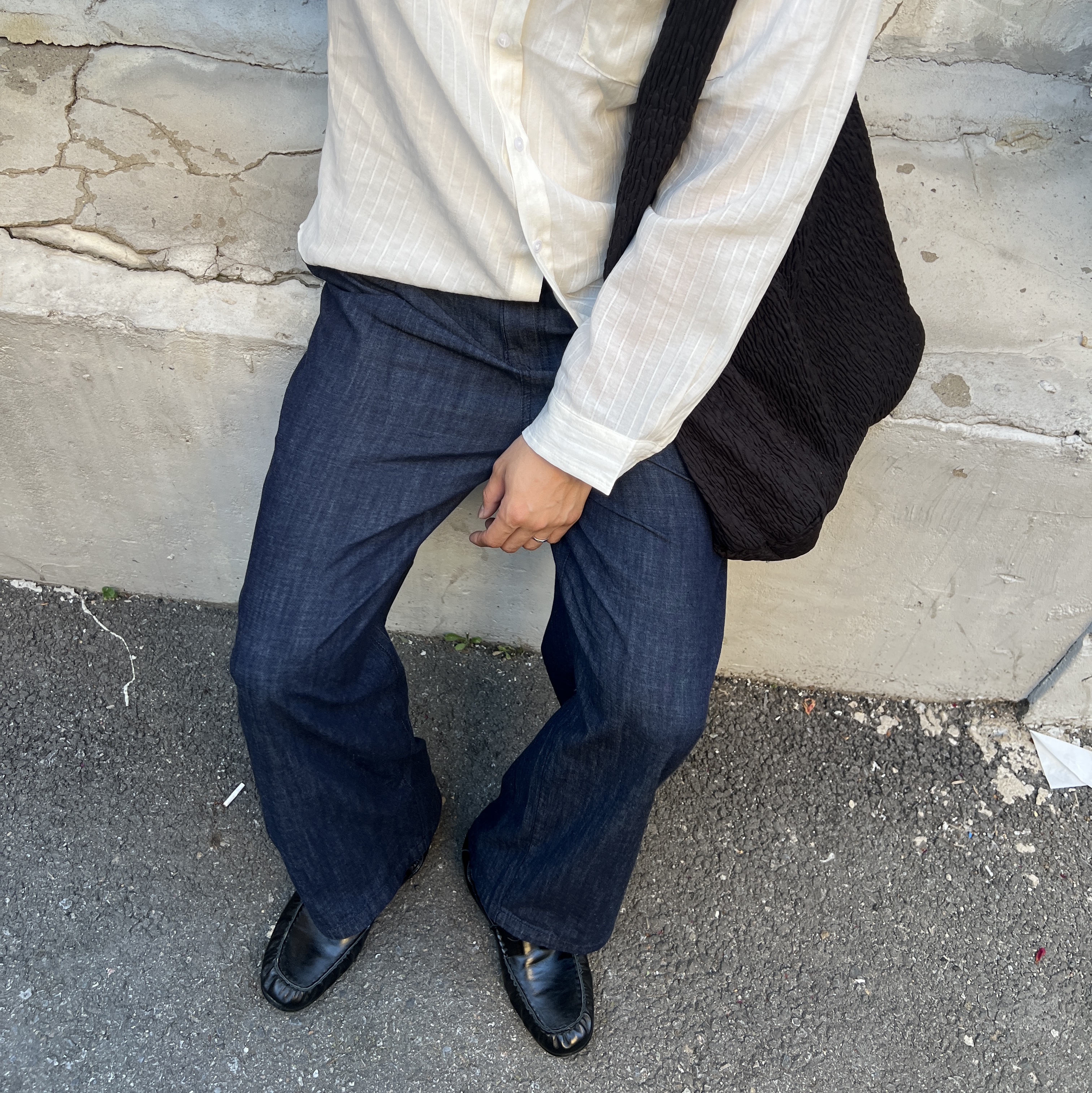 AX CONNECTION Crocodile Texture Belt, COS Cloud Tote Bag Black 착용 스타일 - 2