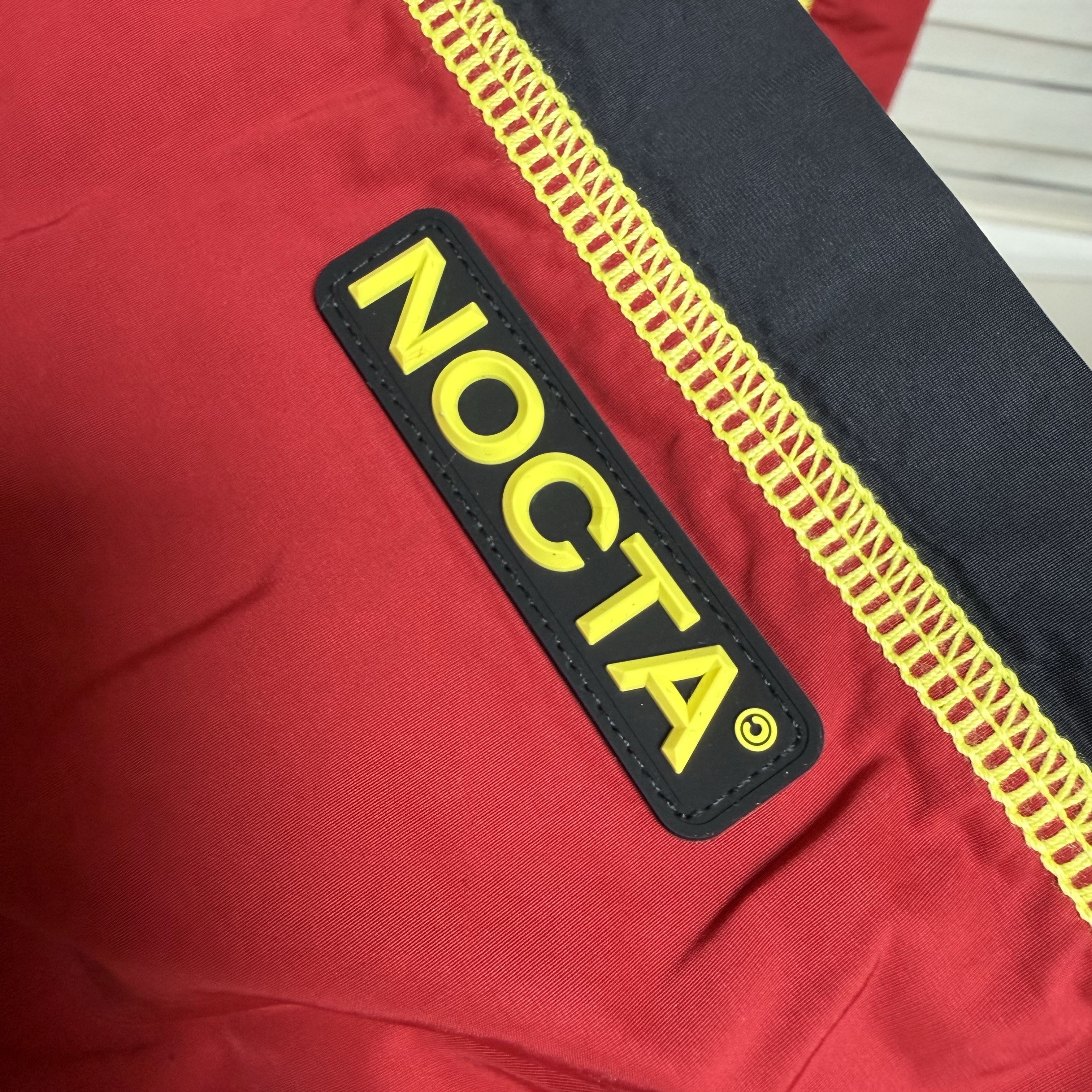 Nike x Drake Nocta Canada Woven Track Jacket Black (IM3235-010), Nike x Drake Nocta Canada CS Hoodie Gym Red (IM3232-687) 착용 스타일 - 5