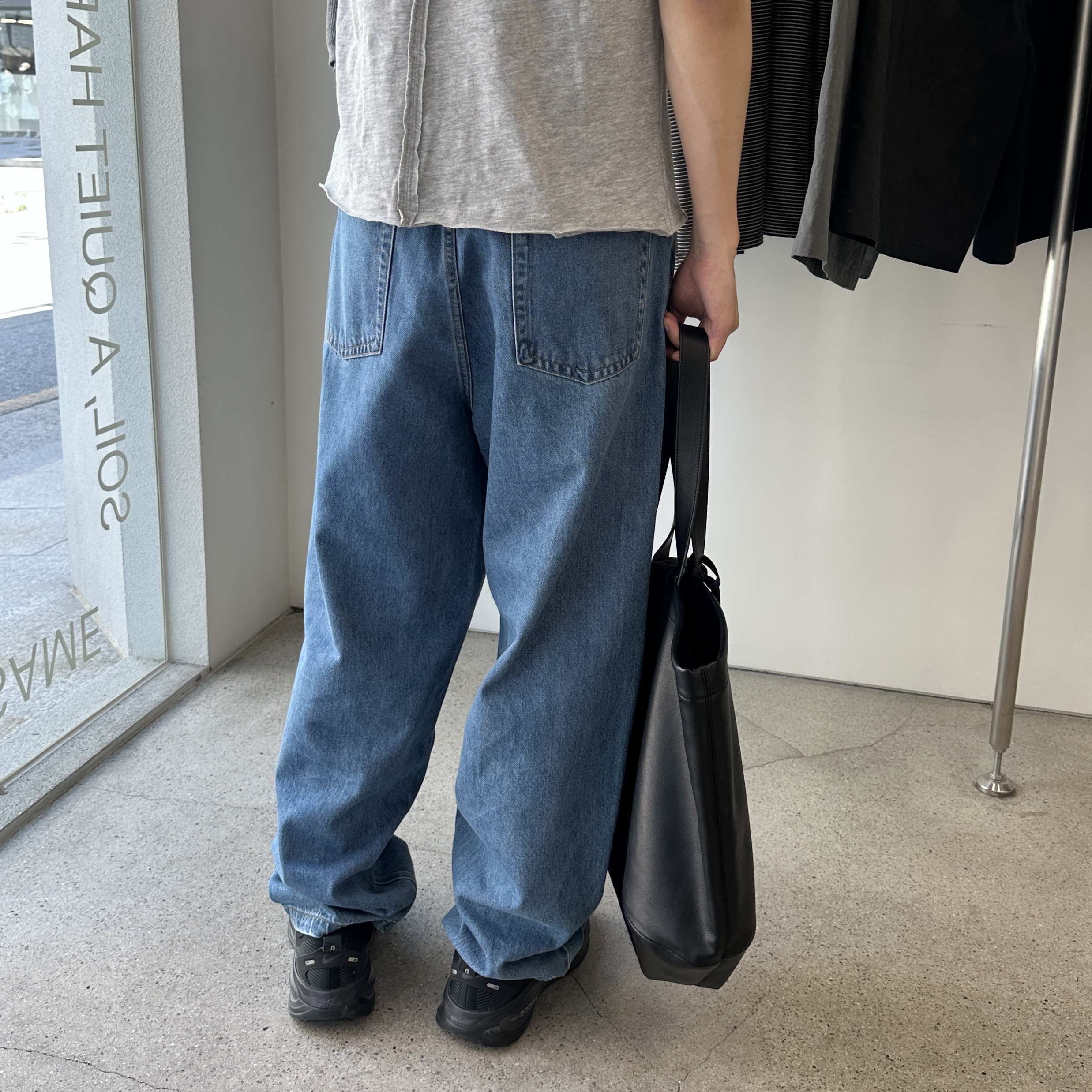 Millo Archive Layered Raw Cut T-Shirt Melange Gray, Millo Archive Multi Shape Bandana Melange Gray 착용 스타일 - 3