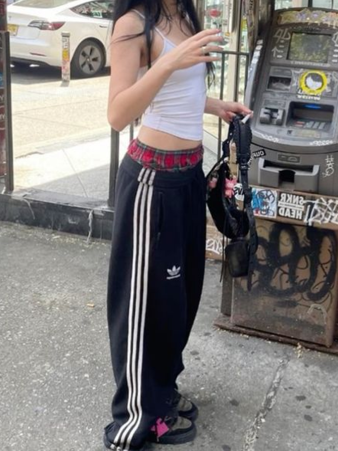 (W) Adidas Adicolor Classic Firebird Loose Track Pants Night Indigo Crew Orange - KR Sizing, Needles H.D. Track Pant Poly Smooth Charcoal 착용 스타일 - 3