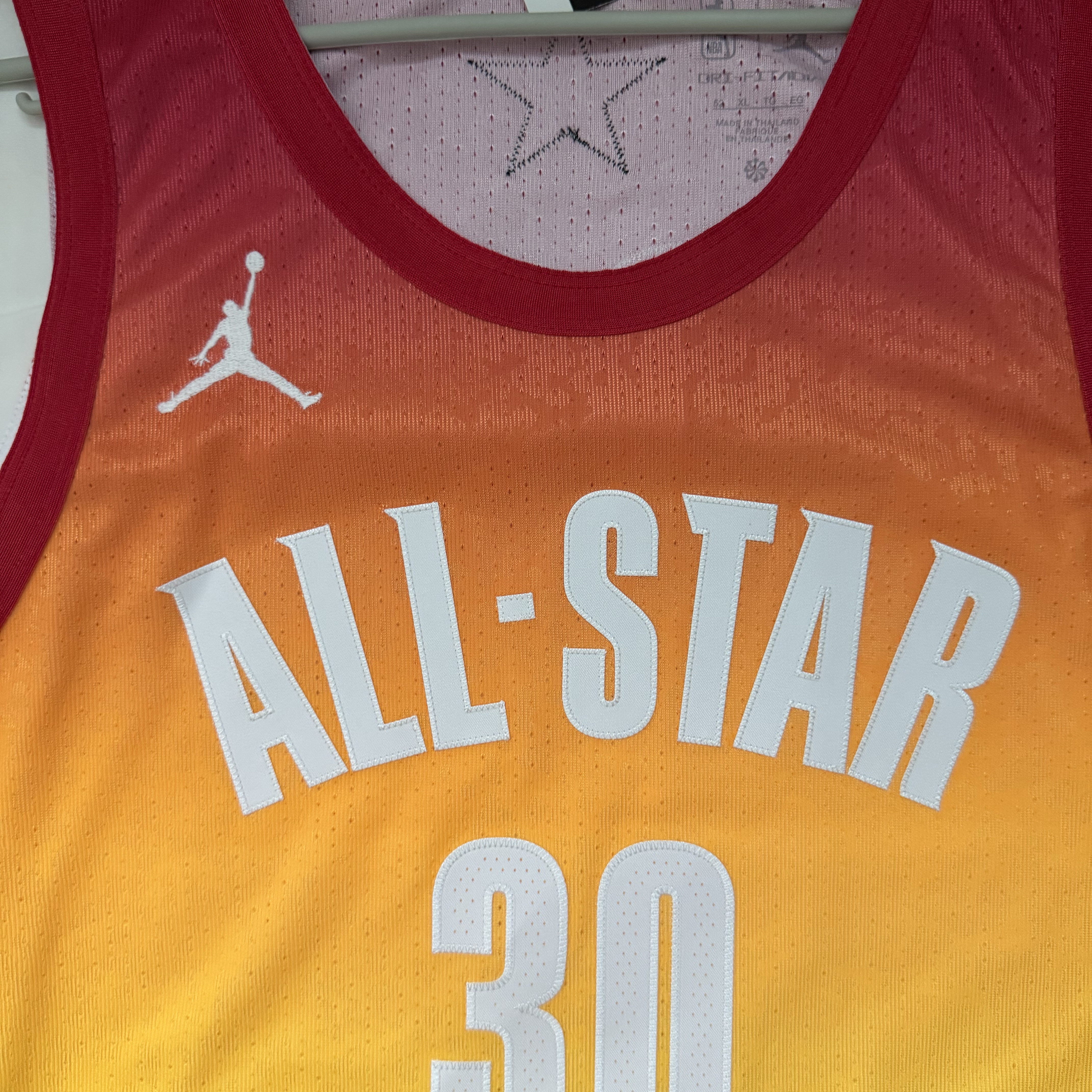 Jordan Stephen Curry 2023 All Star Edition Dri-Fit NBA Swingman Jersey Carmine 착용 스타일 - 3