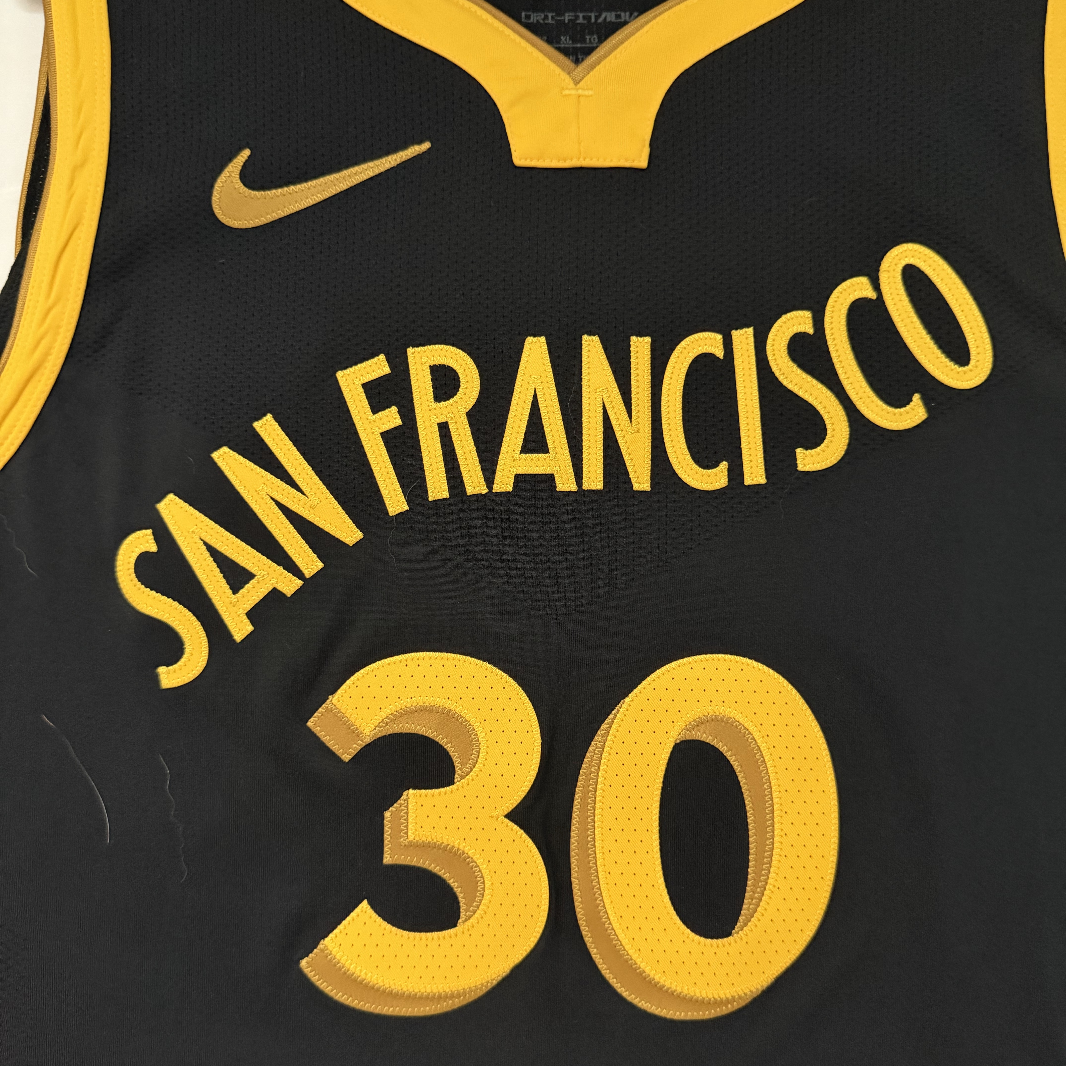 Nike Dri-Fit Andrew Wiggins Golden State Warriors City Edition 2023/24 NBA Swingman Jersey Black 착용 스타일 - 3