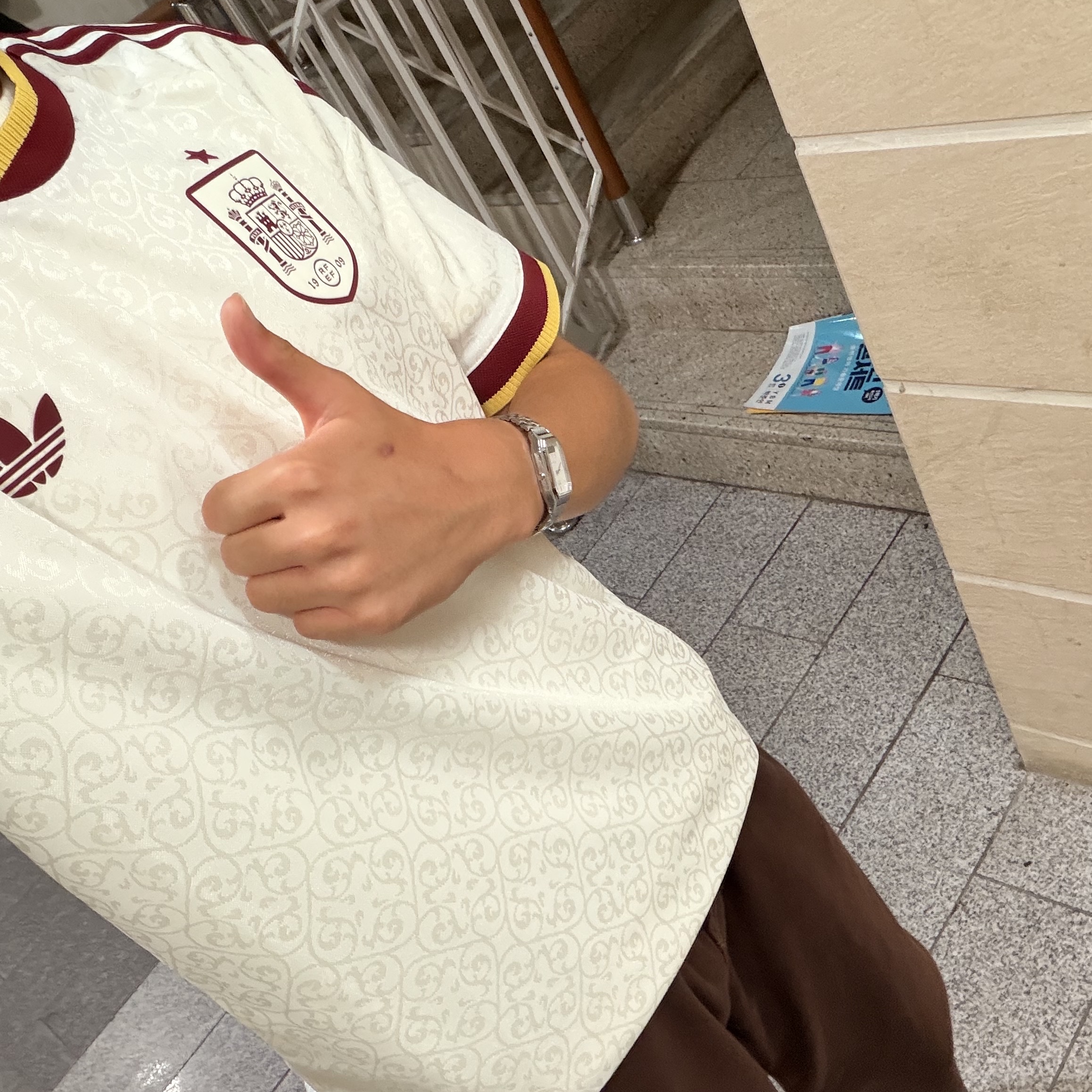 Adidas Spain 2026 Away Authentic Jersey Off White - KR Sizing (Non Marking Ver.) 착용 스타일