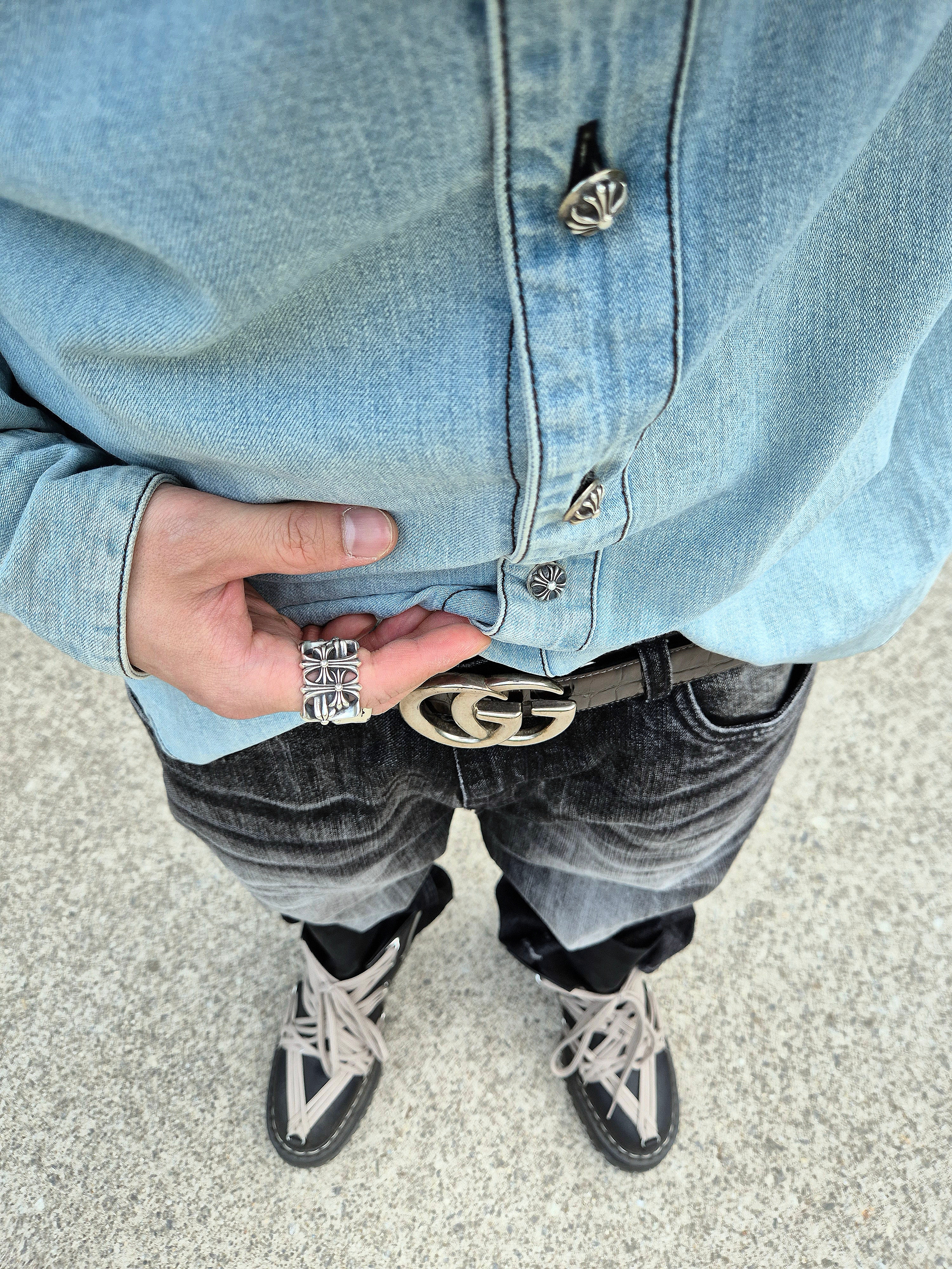 Chrome Hearts Double Floral Cross Ring Silver, Gucci Flat Marmont Belt Black 착용 스타일 - 3