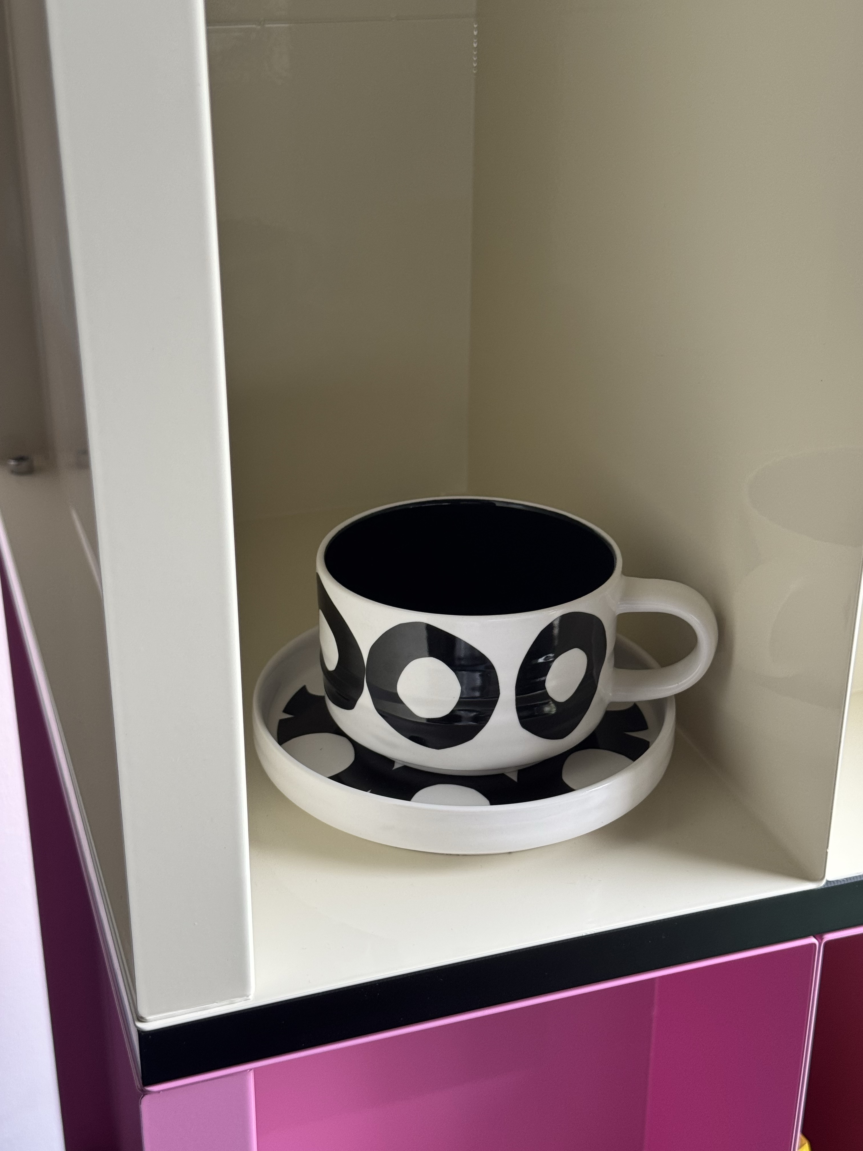 LOFA SEOUL [GIFT PACKAGE] Pattern Object Mug & Saucer Plate Set (2 types) 착용 스타일 - 1