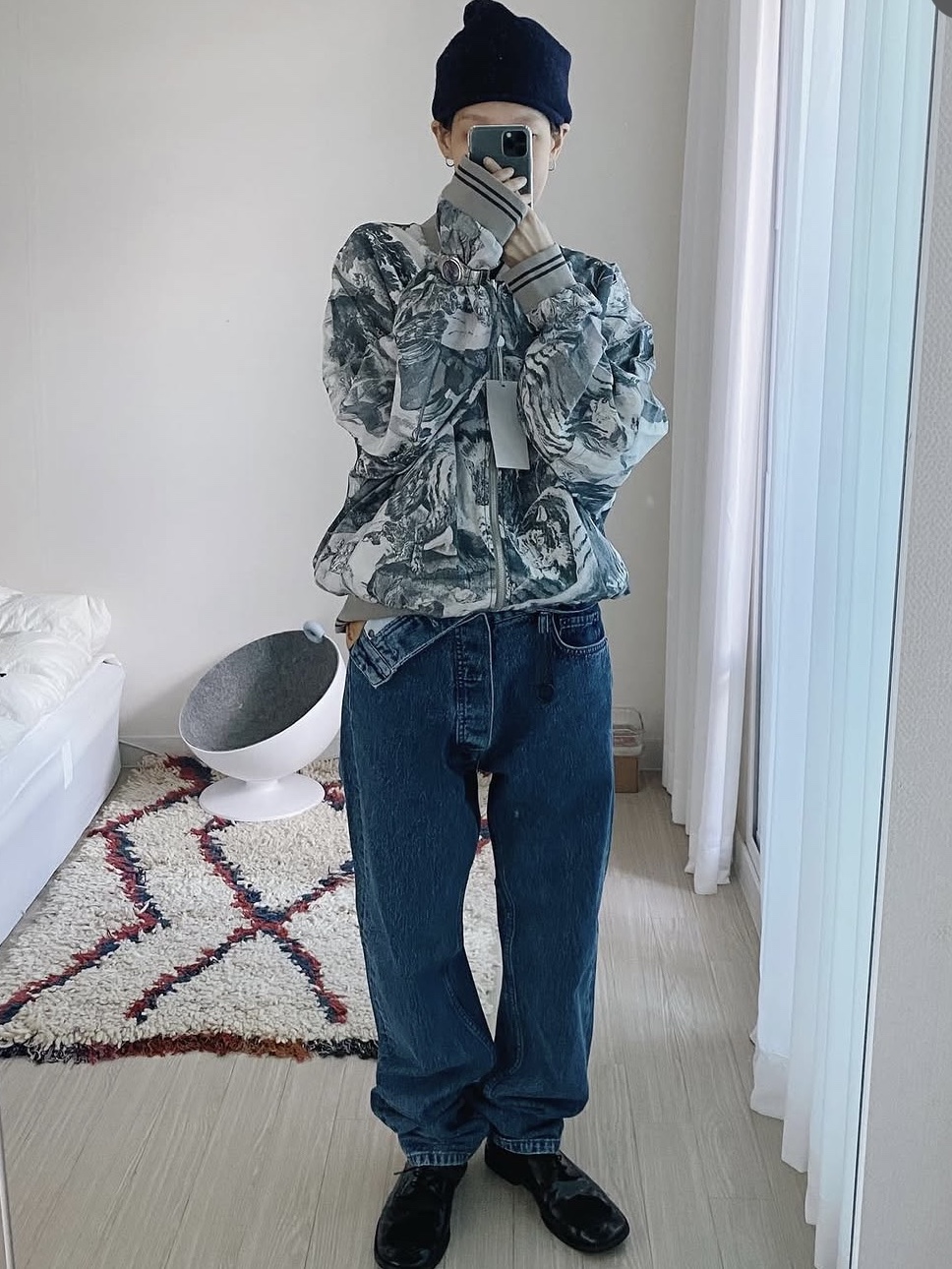 Y/Project Asymmetric Waist Jeans Heavy SW Blue - 23FW 착용 스타일 - 2