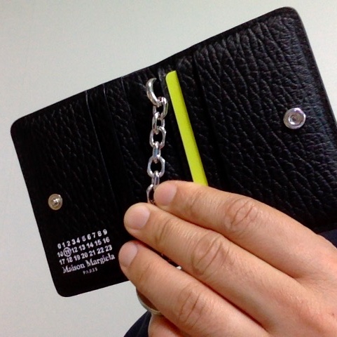 Maison Margiela Keyring Wallet Black 착용 스타일 - 2