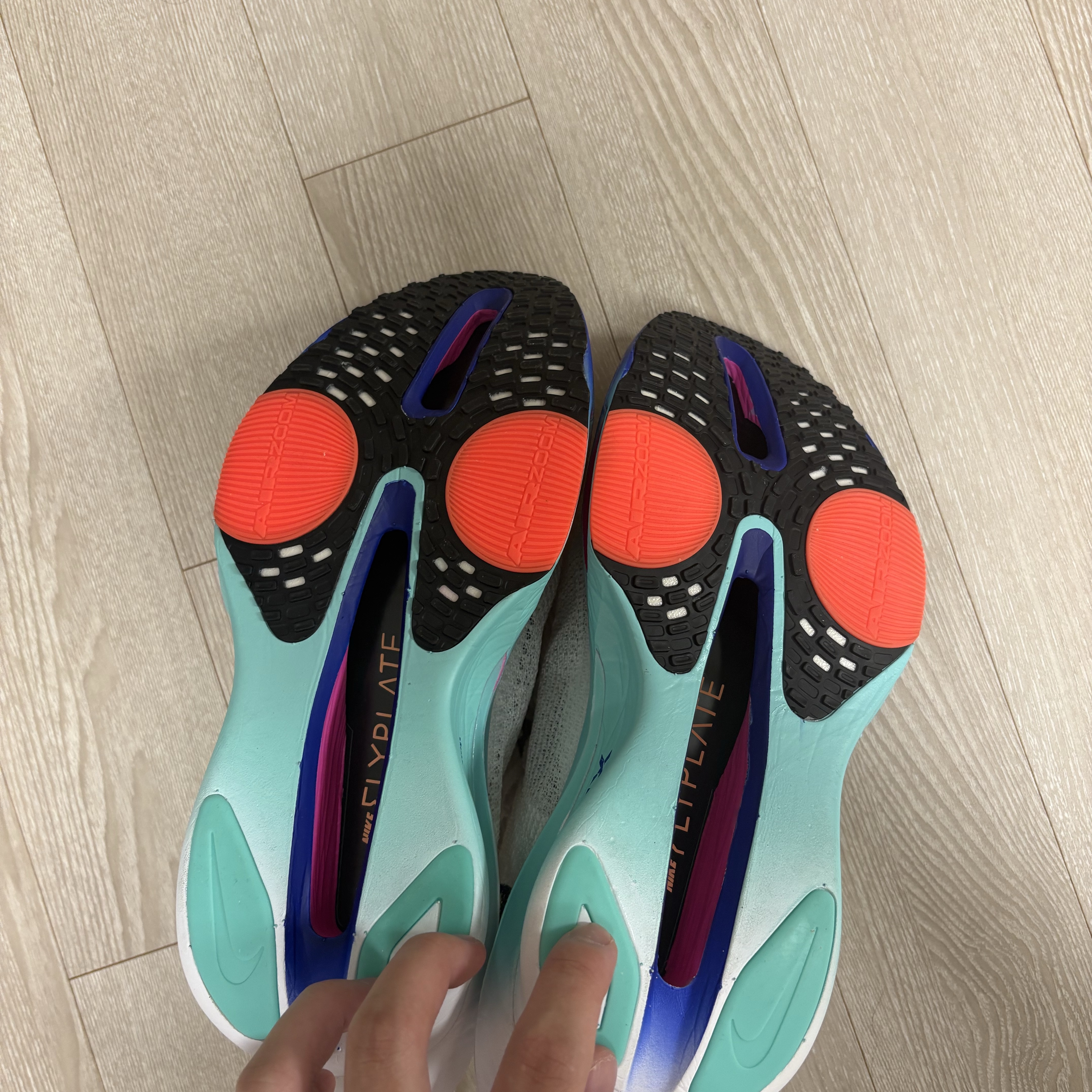 Nike Air Zoom Alphafly Next% 3 White Hyper Turquoise 착용 스타일 - 5