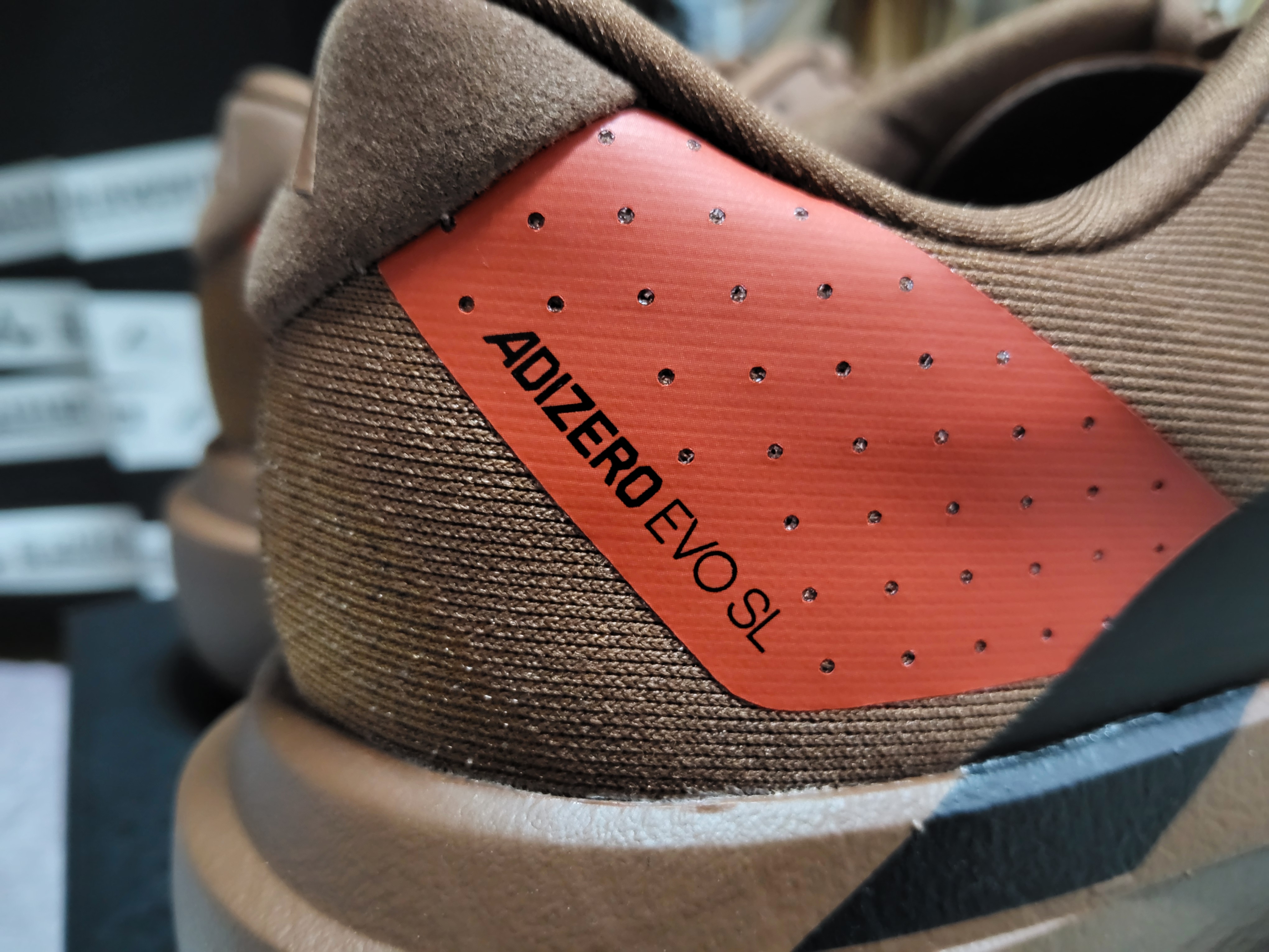 Adidas x Pharrell Williams Adizero EVO SL Preloved Brown 착용 스타일 - 4