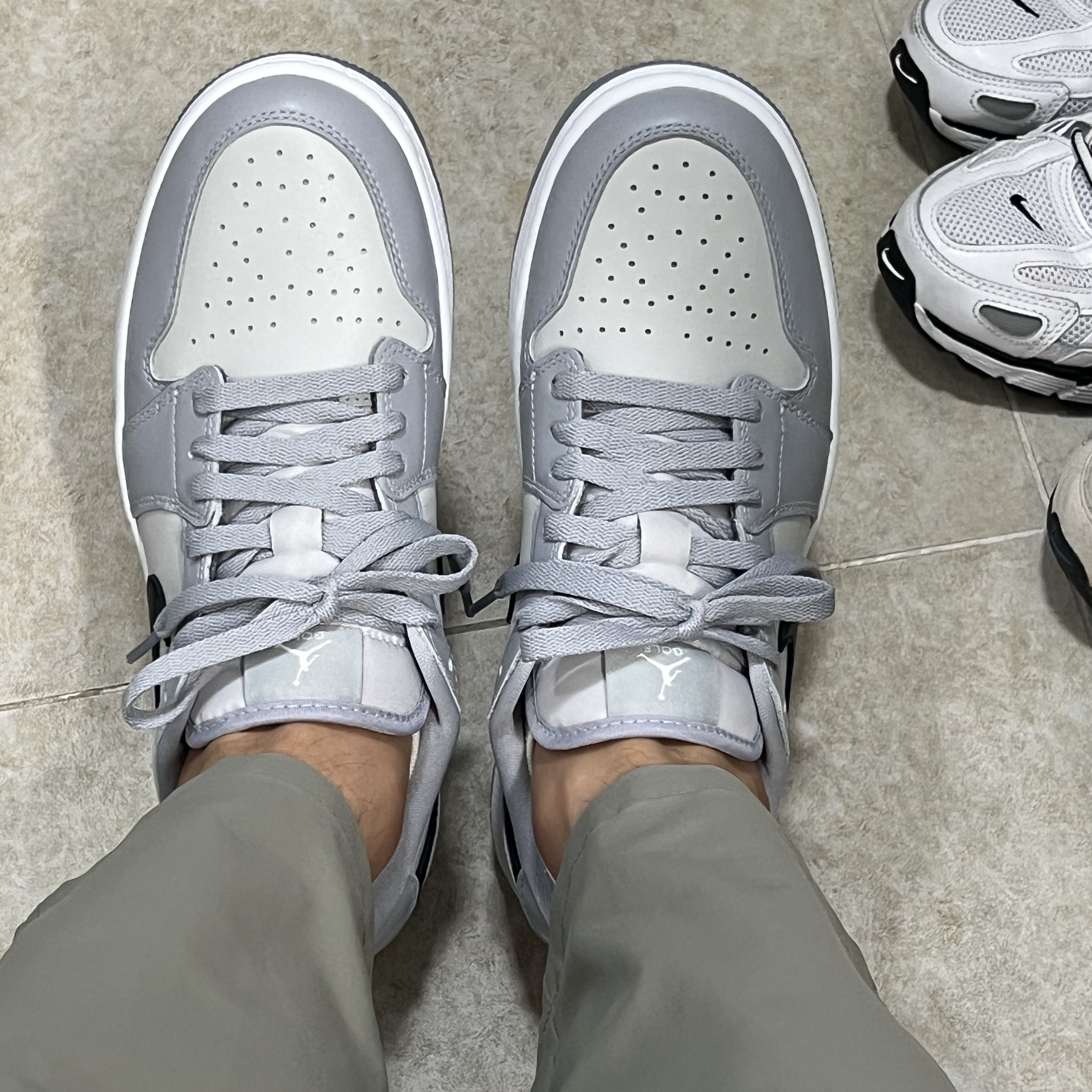 Jordan 1 Low Golf Wolf Grey 착용 스타일