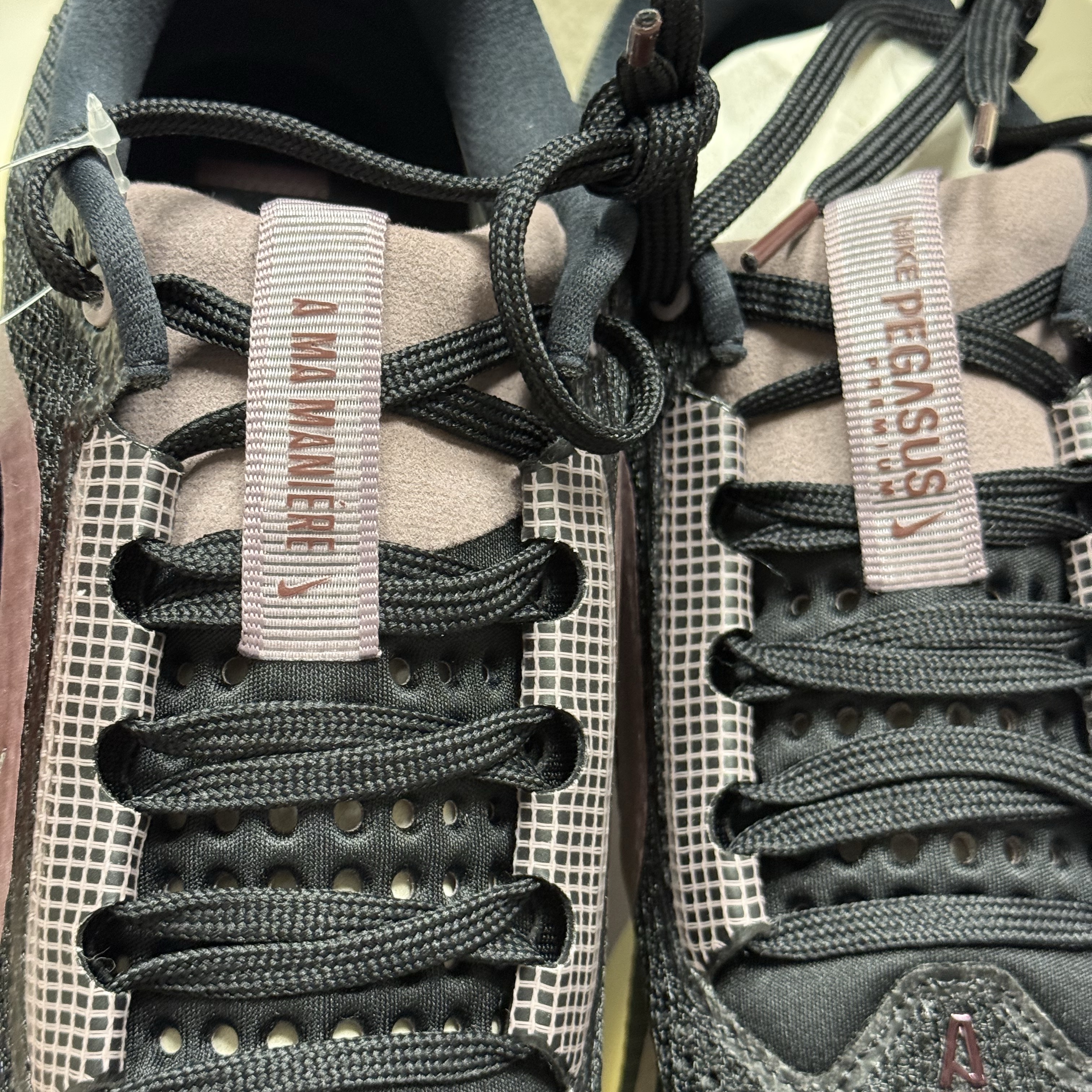 Nike x A Ma Maniere Pegasus Premium Black and Burgundy Crush, Palace x Nike England Track Jacket Pewter Grey Cool Grey 착용 스타일 - 4