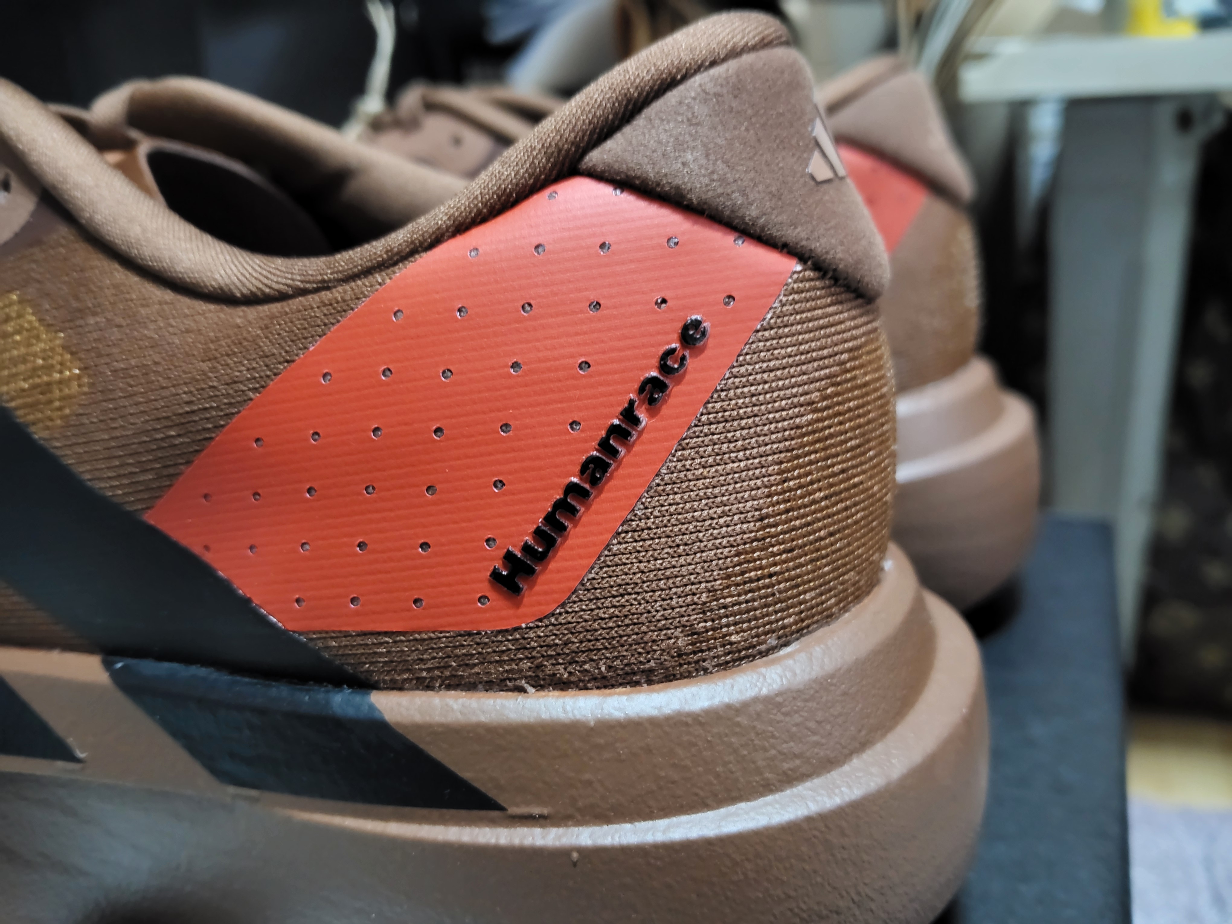 Adidas x Pharrell Williams Adizero EVO SL Preloved Brown 착용 스타일 - 5