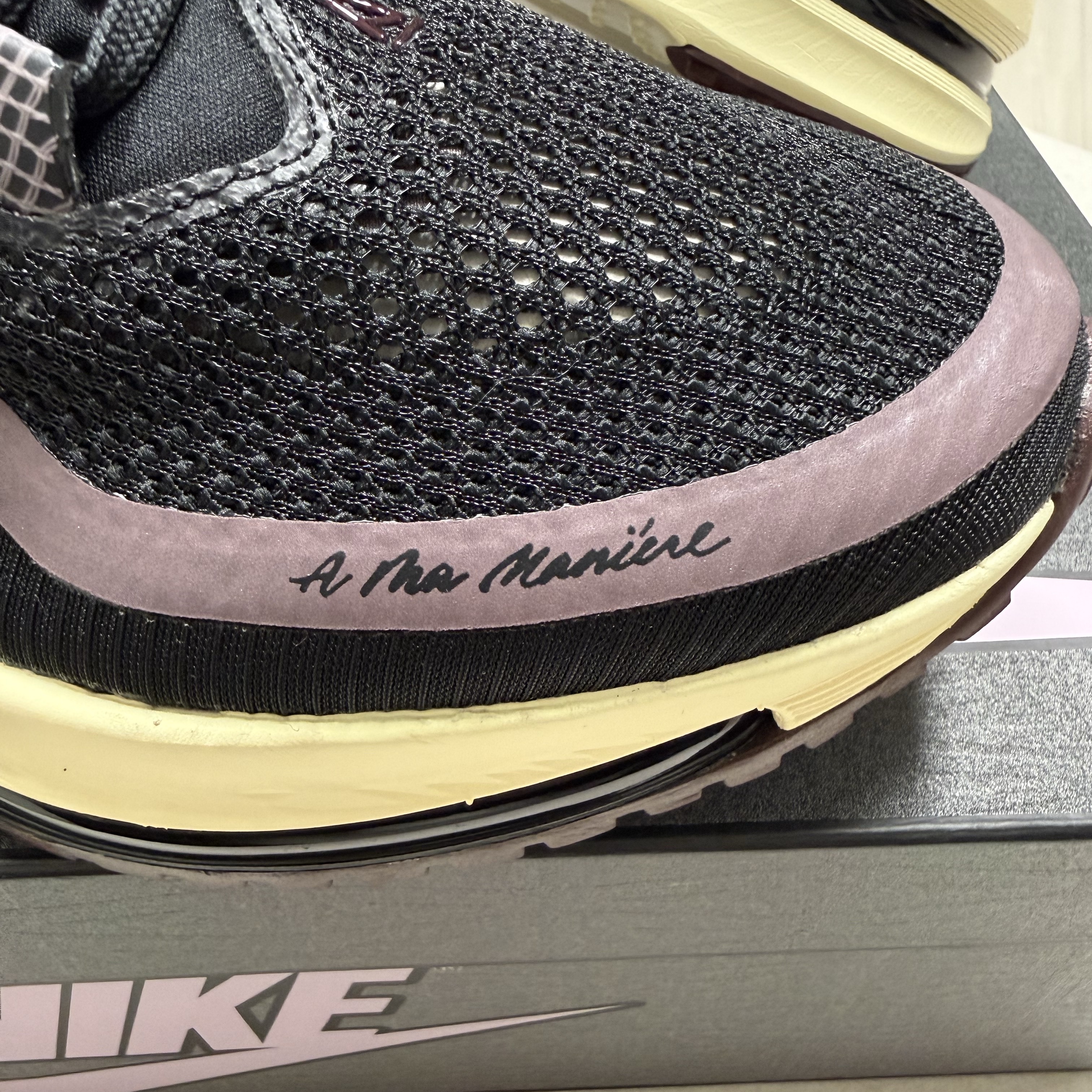 Nike x A Ma Maniere Pegasus Premium Black and Burgundy Crush, Palace x Nike England Track Jacket Pewter Grey Cool Grey 착용 스타일 - 3