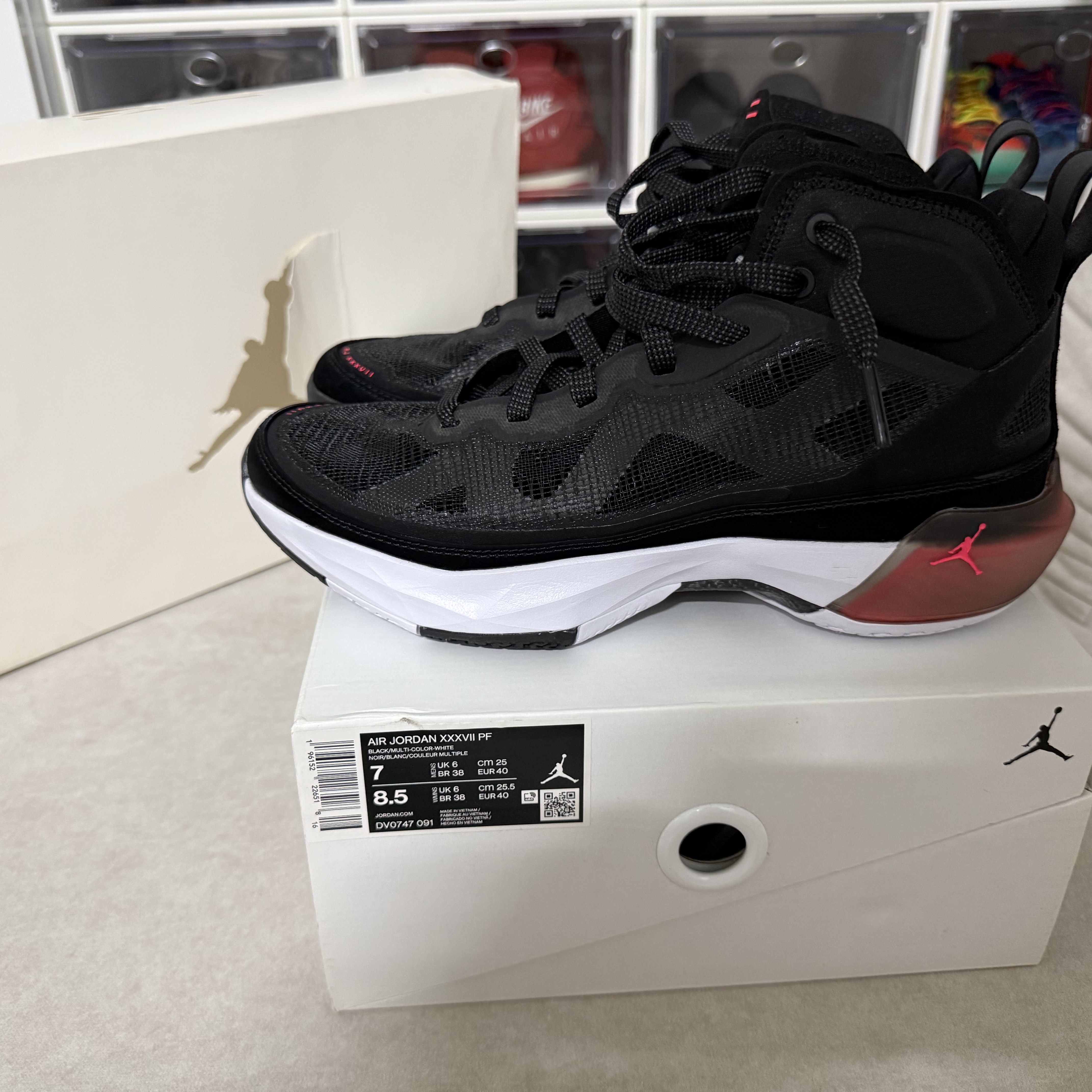 Jordan XXXVII PF Black Multi Color 착용 스타일 - 1
