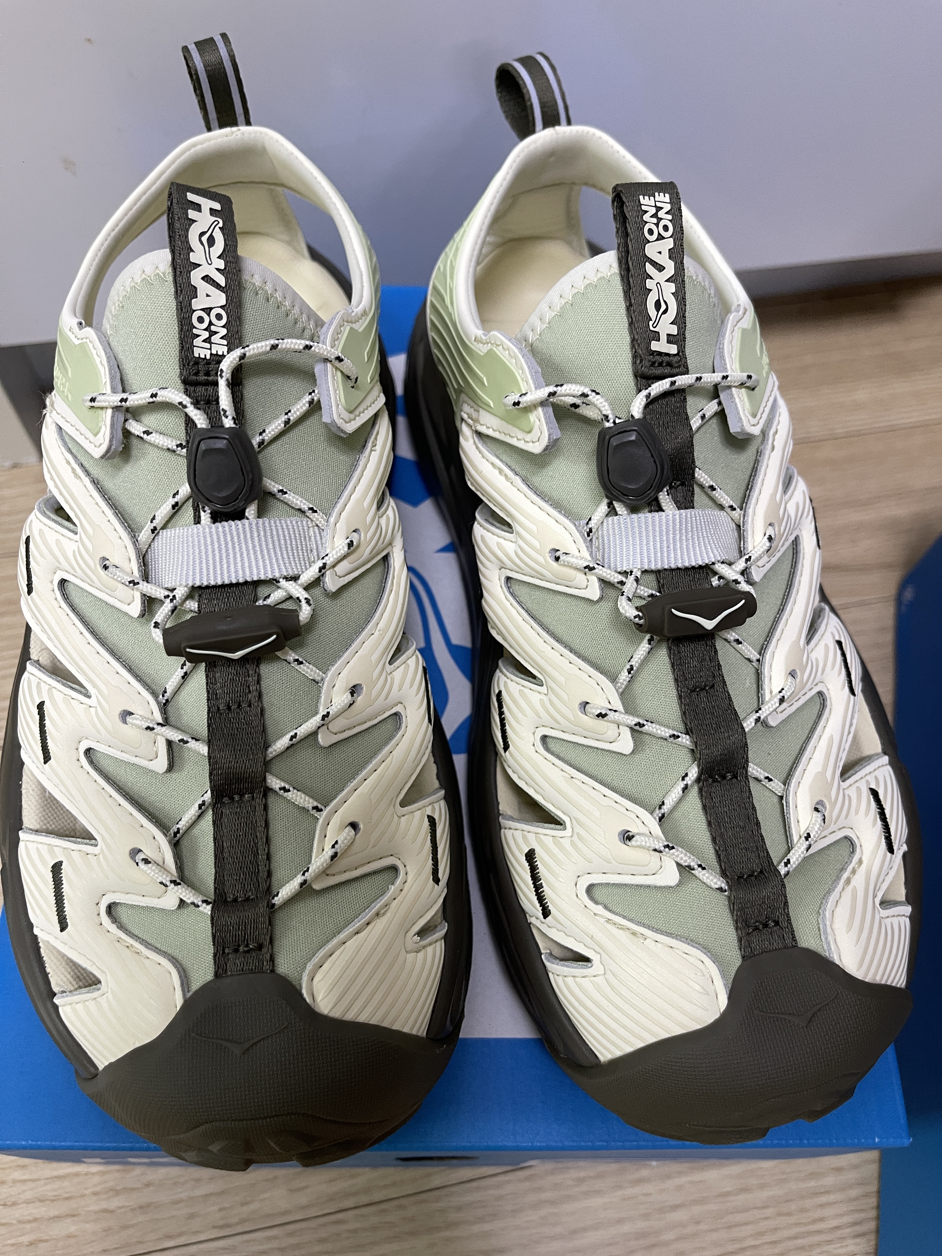 [17% 쿠폰] Hoka Hopara Morning Dew Antique Olive 착용 스타일