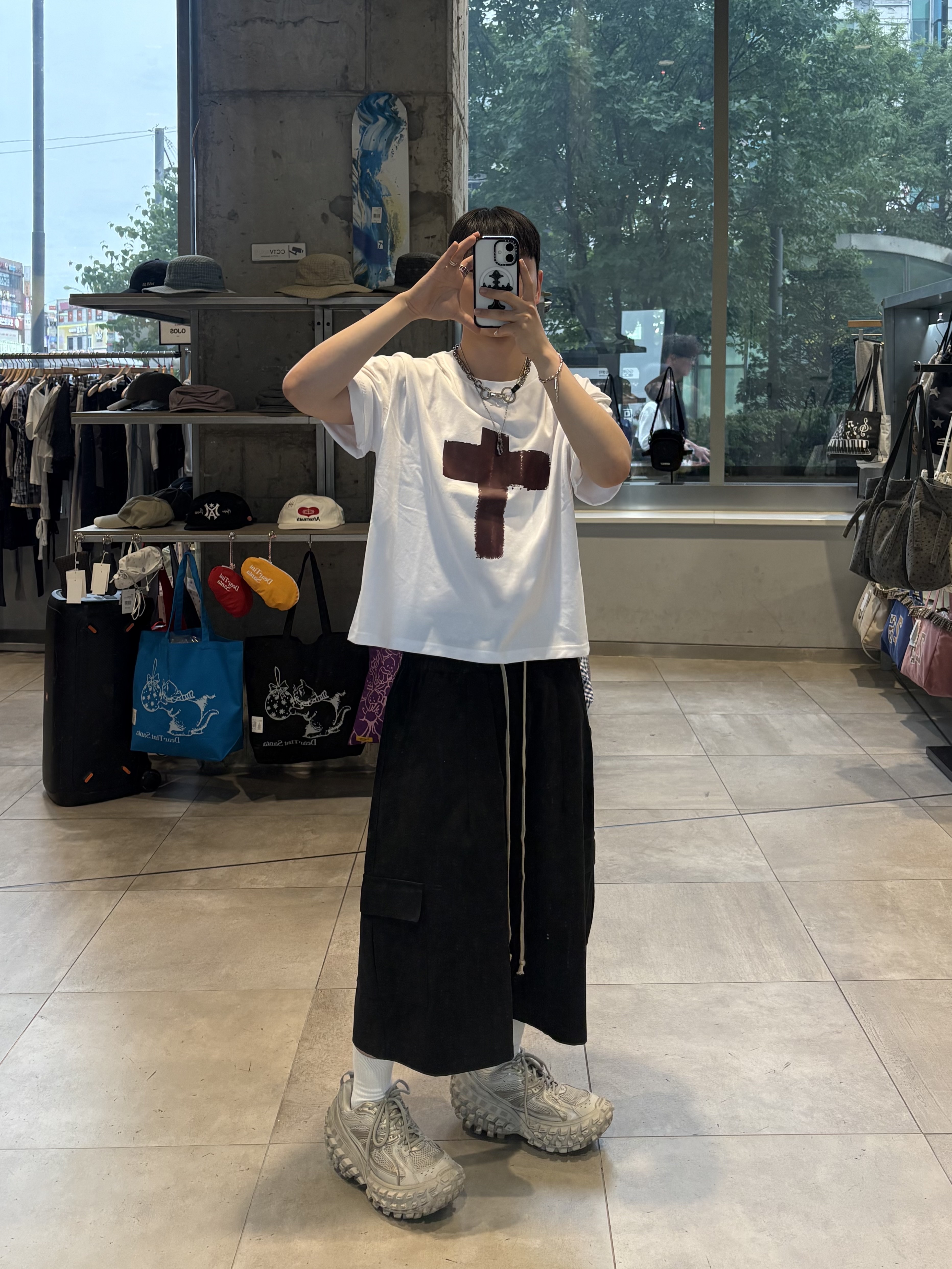 Balenciaga Defender Sneakers Beige, Aftermath Atm 777 Logo Ball Cap Black 착용 스타일 - 5