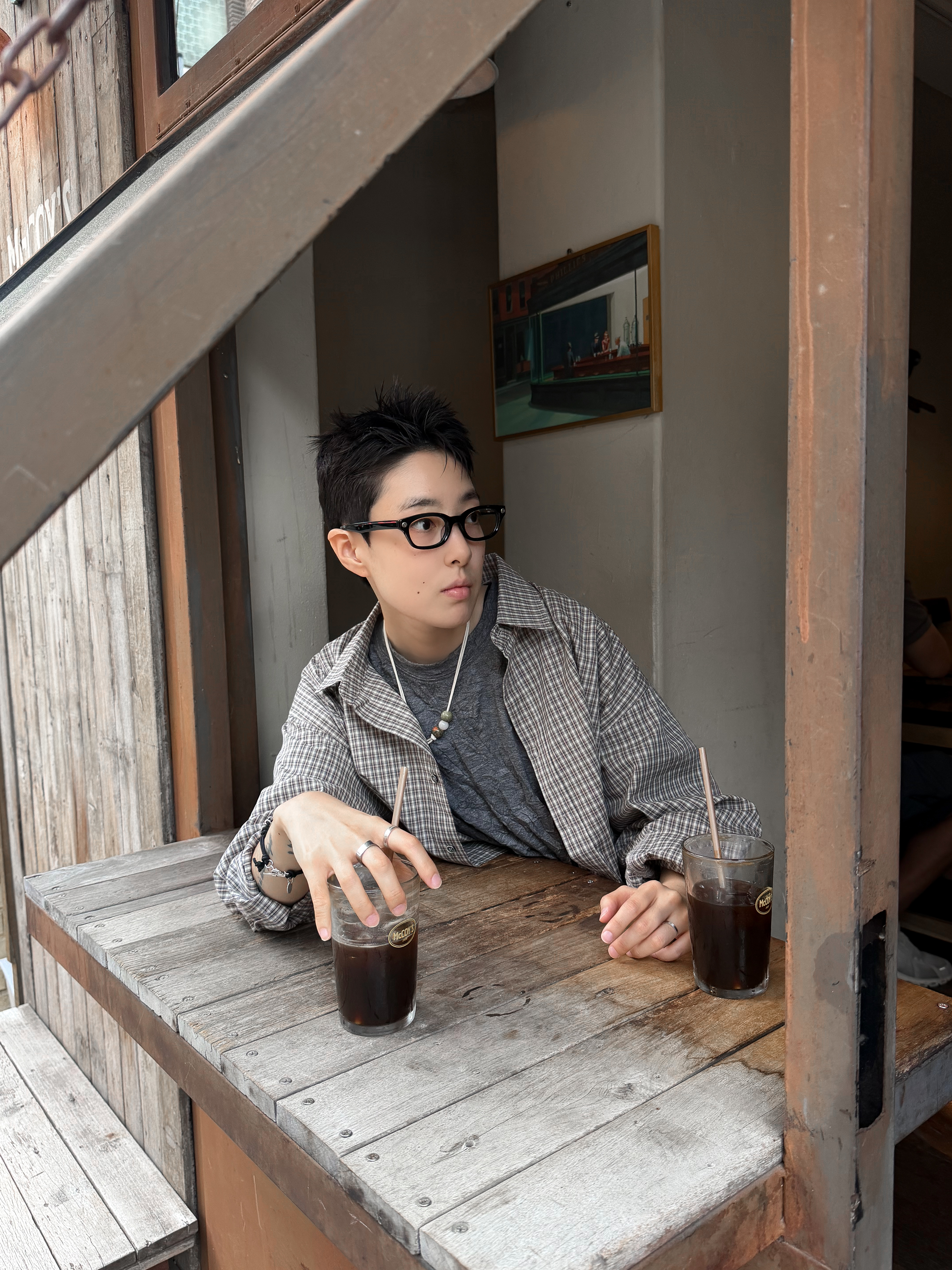 Khak. Crinkle T-Shirt In Cotton / Polyester Charcoal, Hono Report Overfit Check Shirts Gray Beige 착용 스타일 - 1