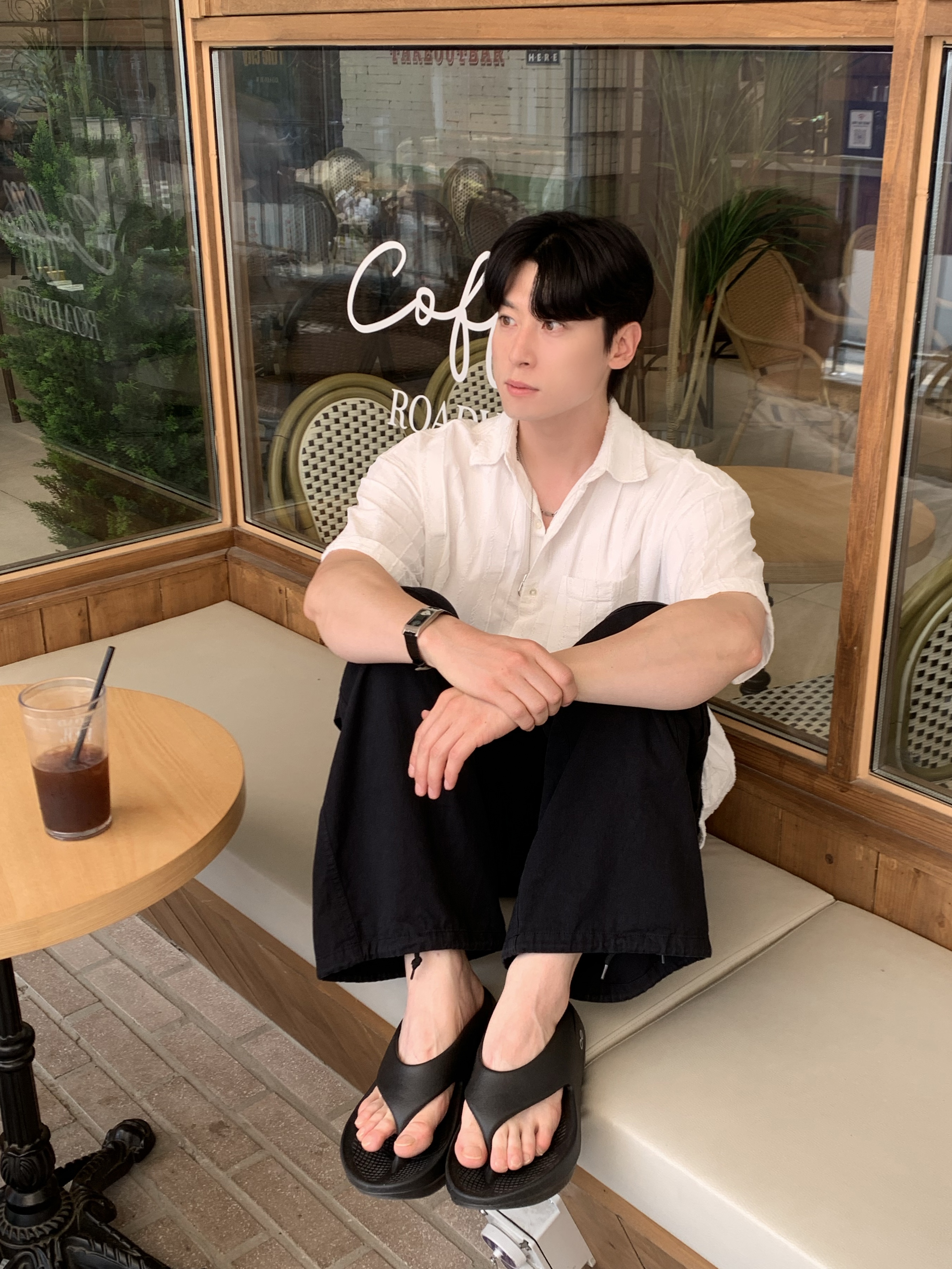 Oofos OOriginal Black 착용 스타일 - 3