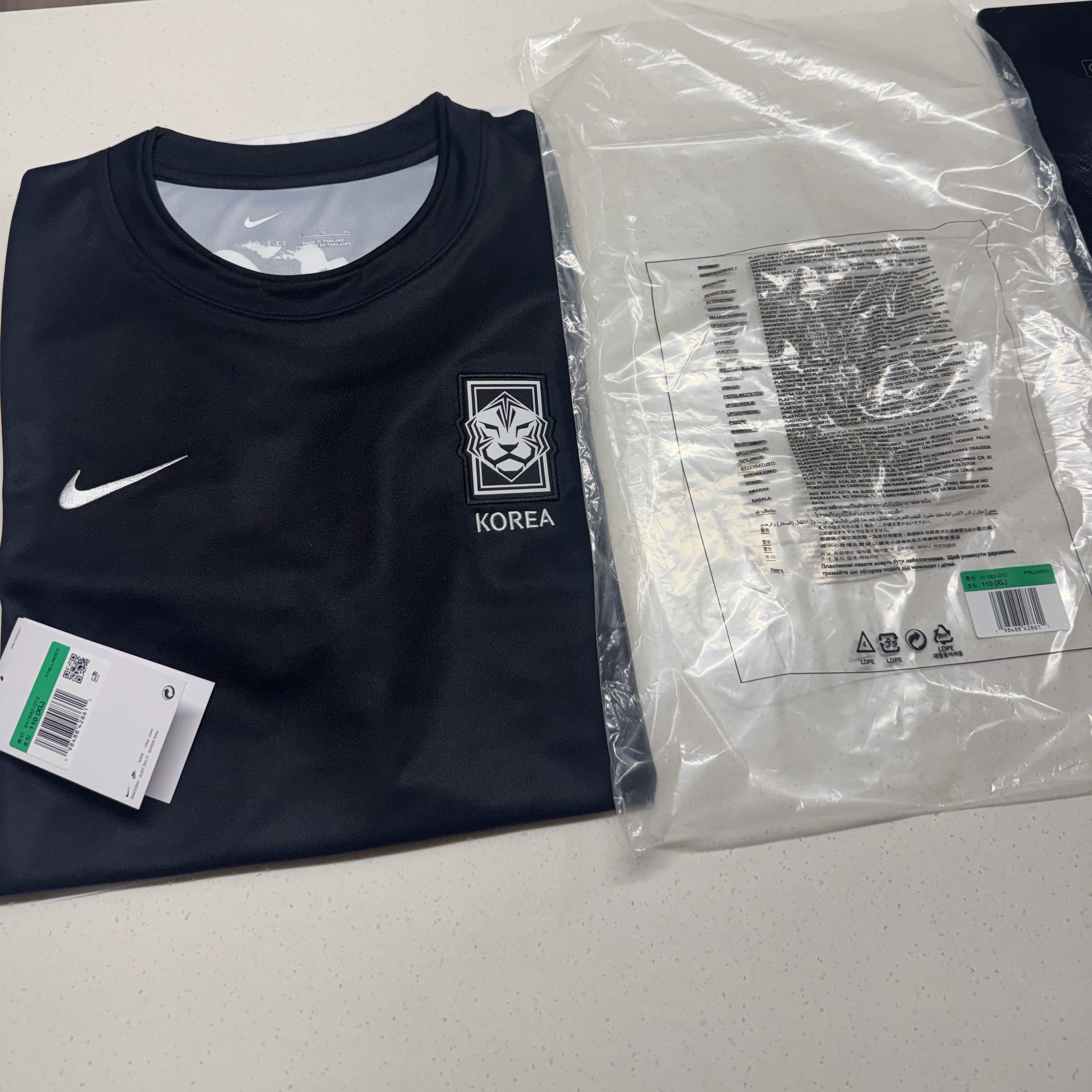 Nike x Peaceminusone Korea Academy Pro Short-Sleeve Football Top Black White (IH1682-010) 착용 스타일 - 2