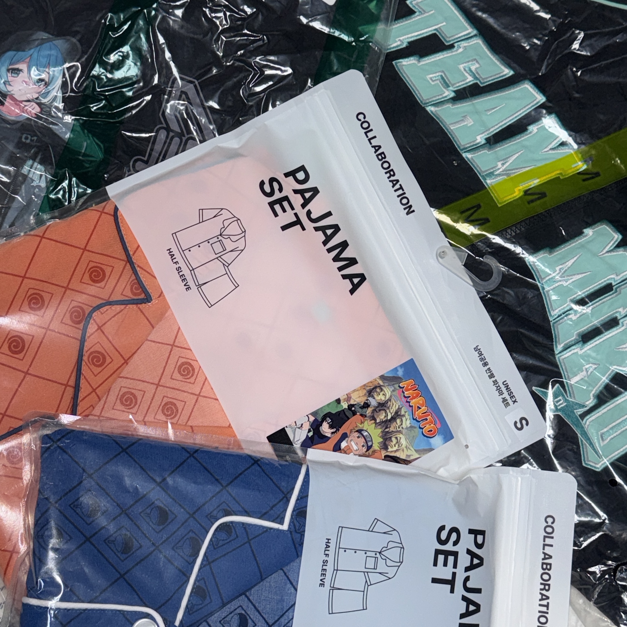 Spao x Naruto Short Sleeve Pajamas Orange, Spao x Naruto Short Sleeve Pajamas Blue 착용 스타일 - 3
