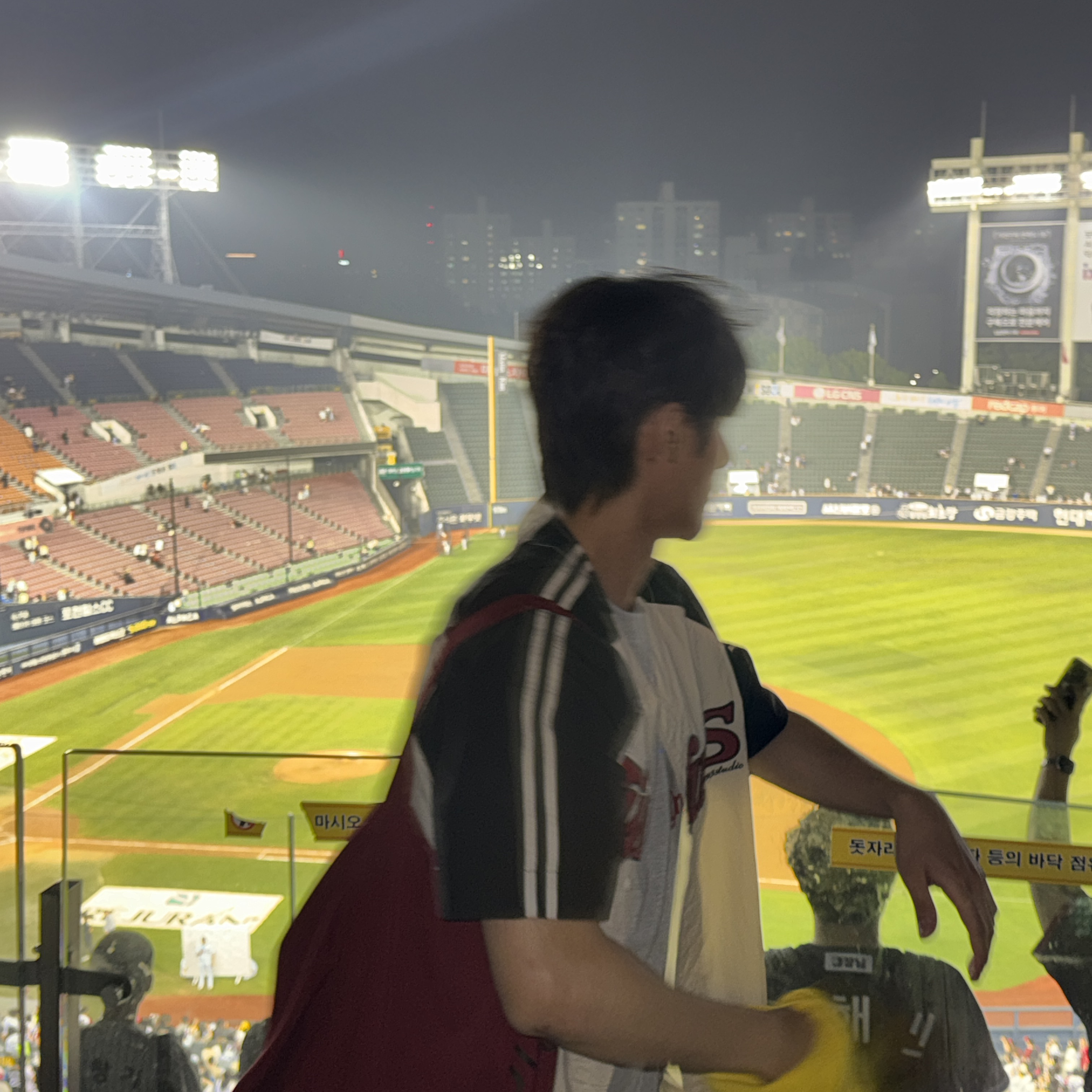 LG Twins x 1993STUDIO Baseball Woven Uniform Shirt Black (Non Marking Ver.) 착용 스타일 - 2