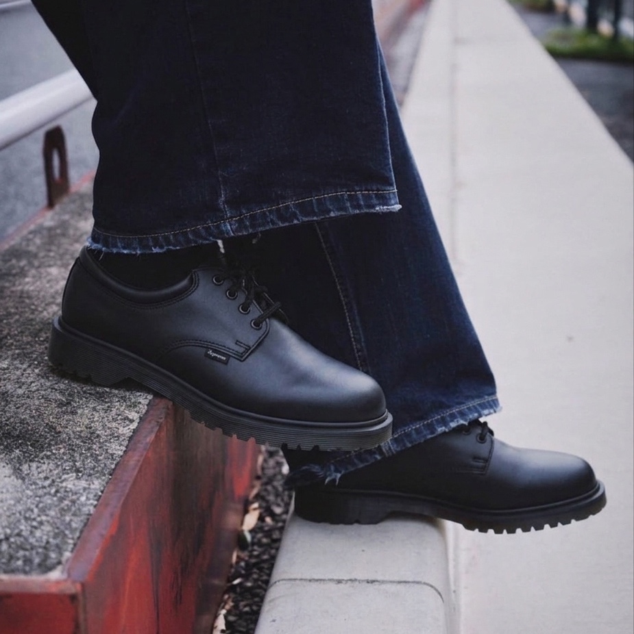 Dr. Martens x A-Cold-Wall 1460 Bex Neoteric Black, Dr. Martens x Supreme Postal Supreme 4-Eye Shoe Black - 26SS 착용 스타일 - 2