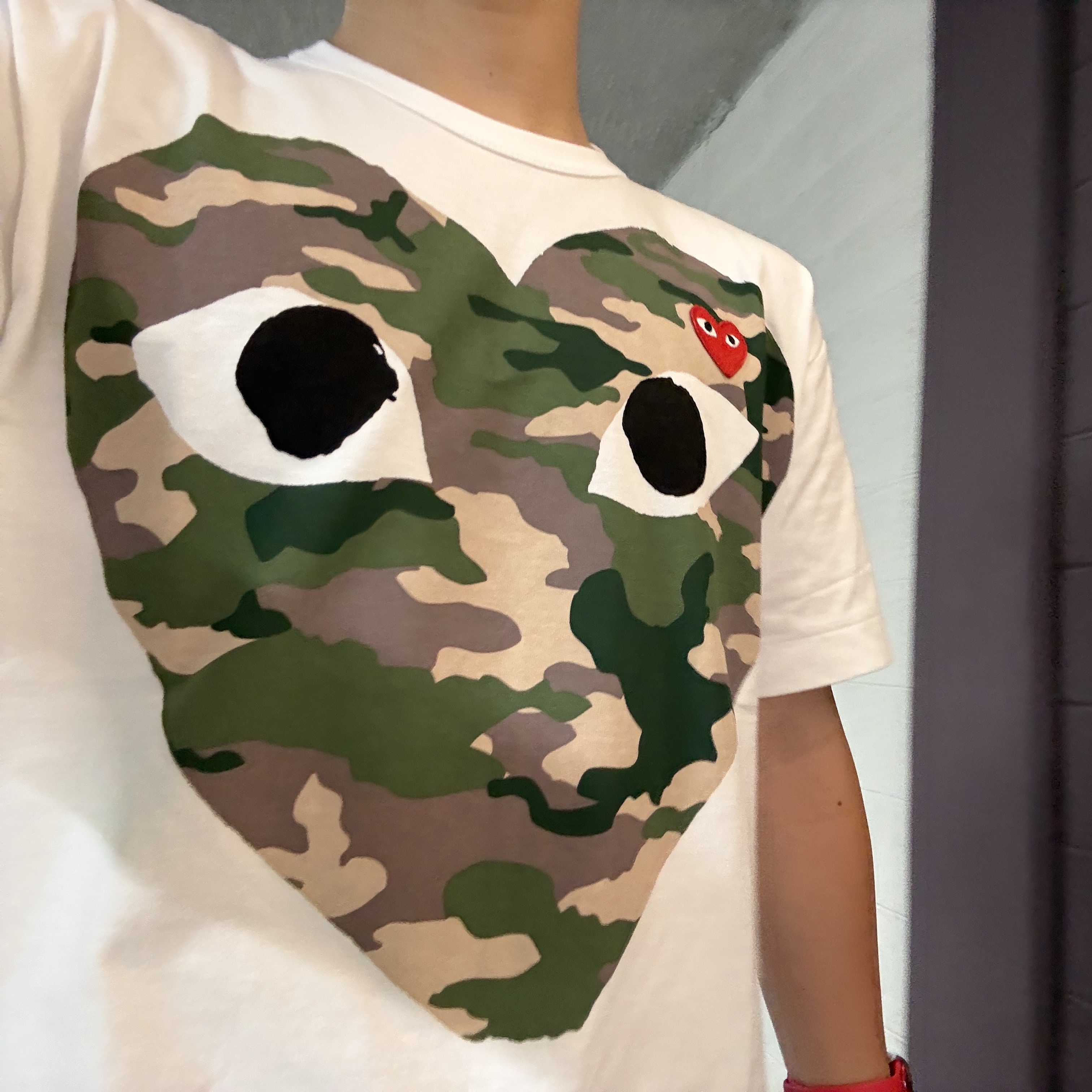 Play Comme des Garcons Camouflage Heart T-Shirt White, Jordan Dri-Fit Sport Diamond Shorts Black - Asia 착용 스타일 - 3