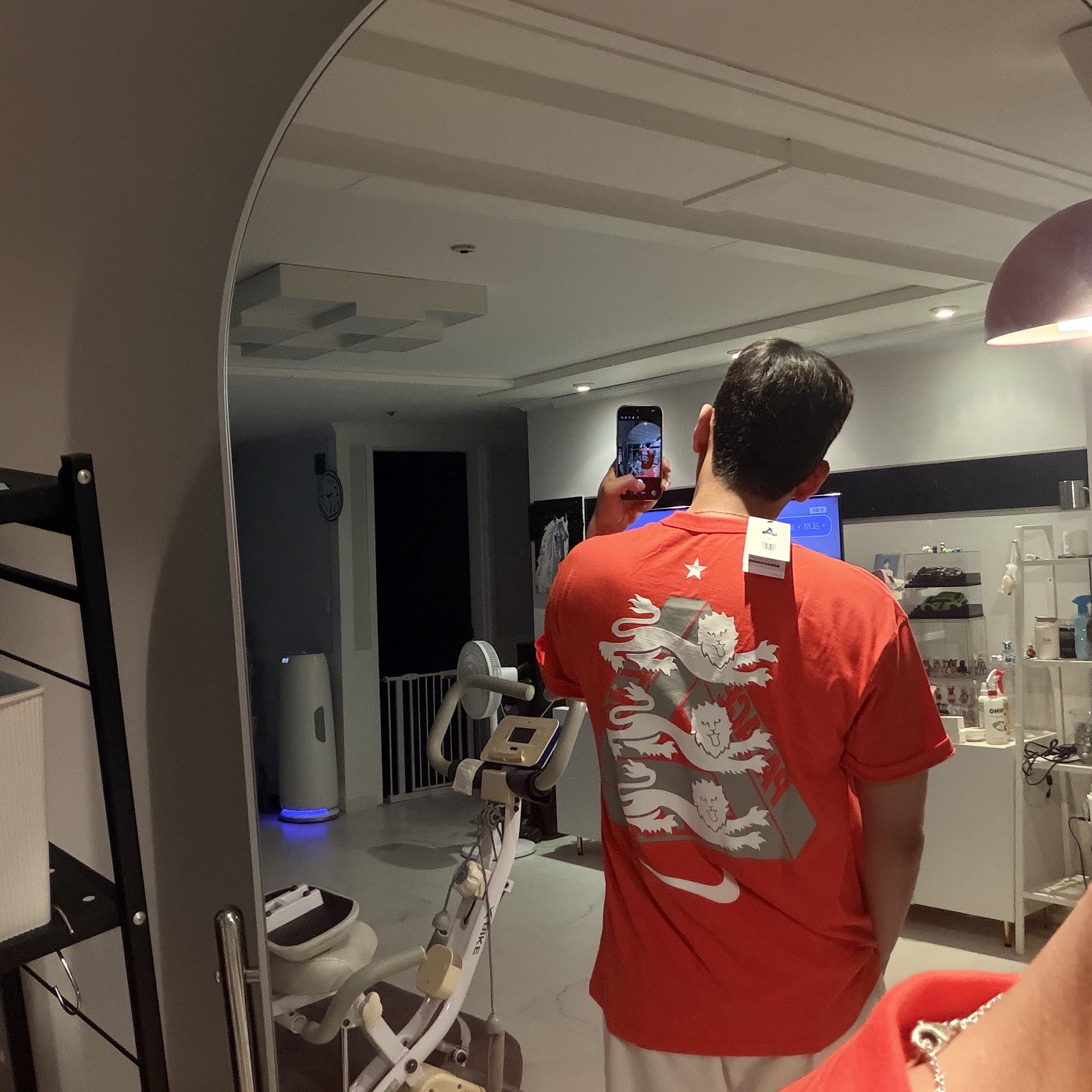 Palace x Nike England T-Shirt Light Crimson 착용 스타일