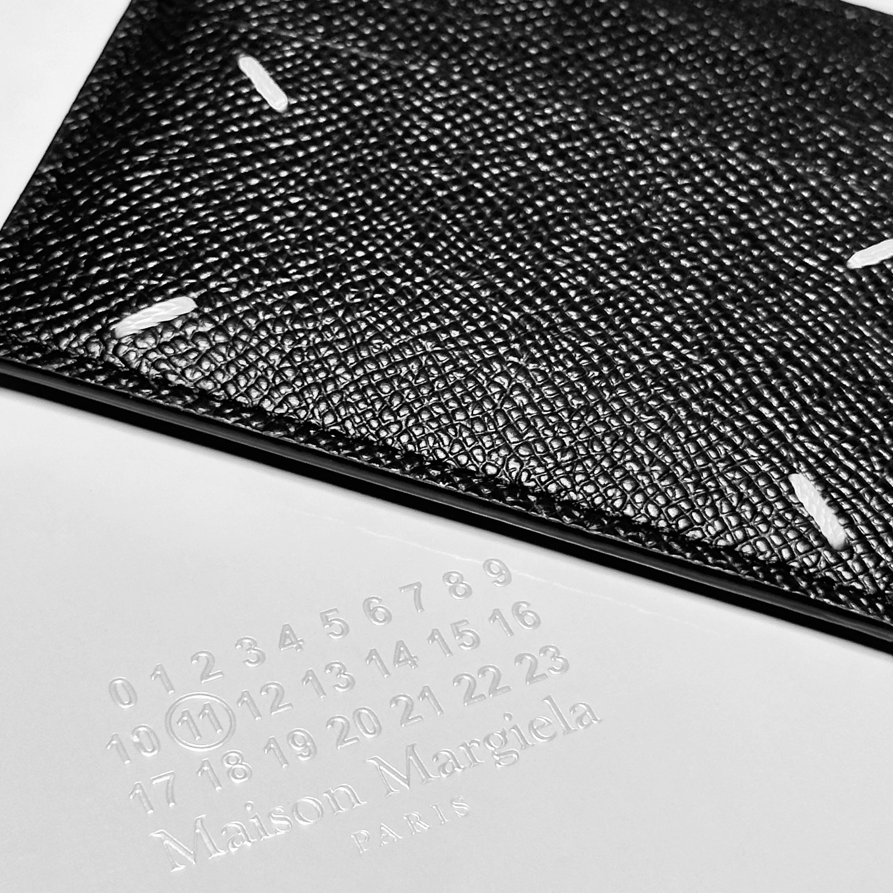 Maison Margiela Four Stitches Card Holder Black 착용 스타일